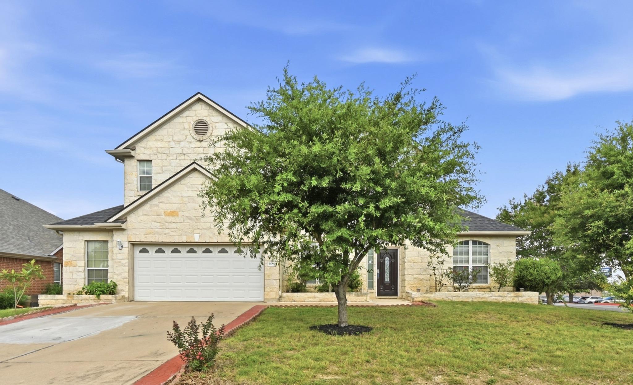 1689 Amberwood Loop Property Photo 1