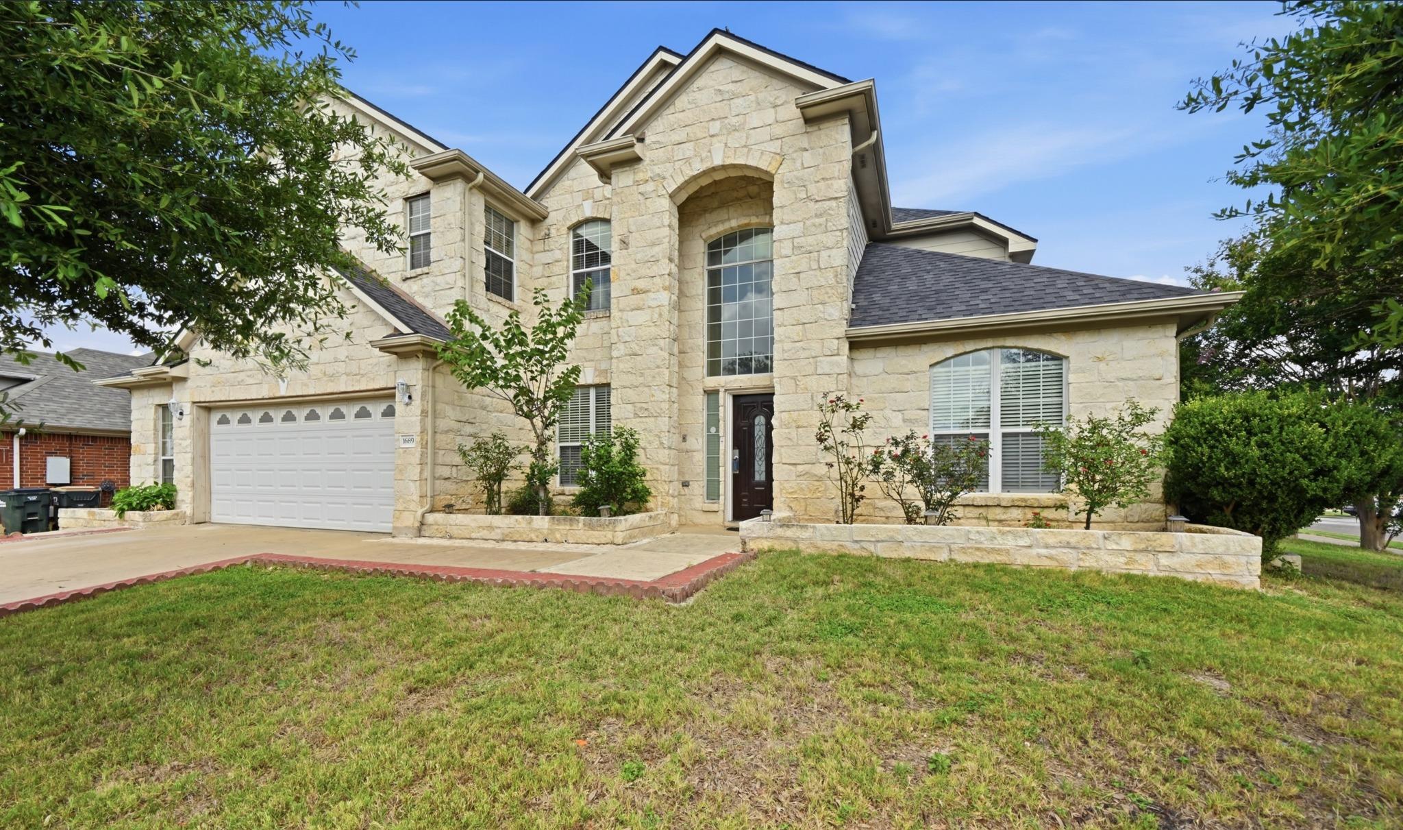 1689 Amberwood Loop Property Photo 2