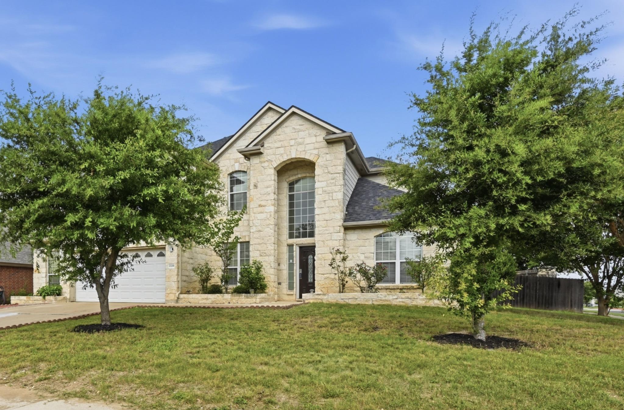 1689 Amberwood Loop Property Photo 3