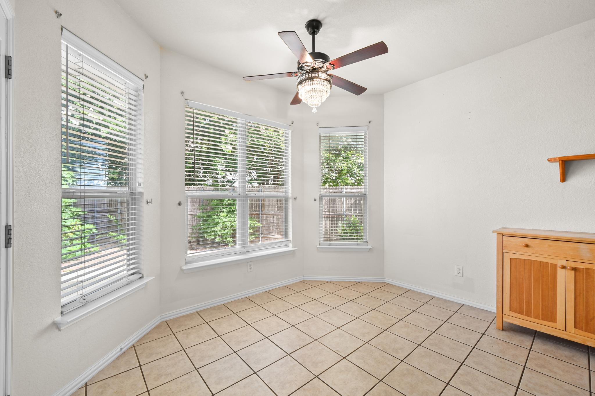 1689 Amberwood Loop Property Photo 14