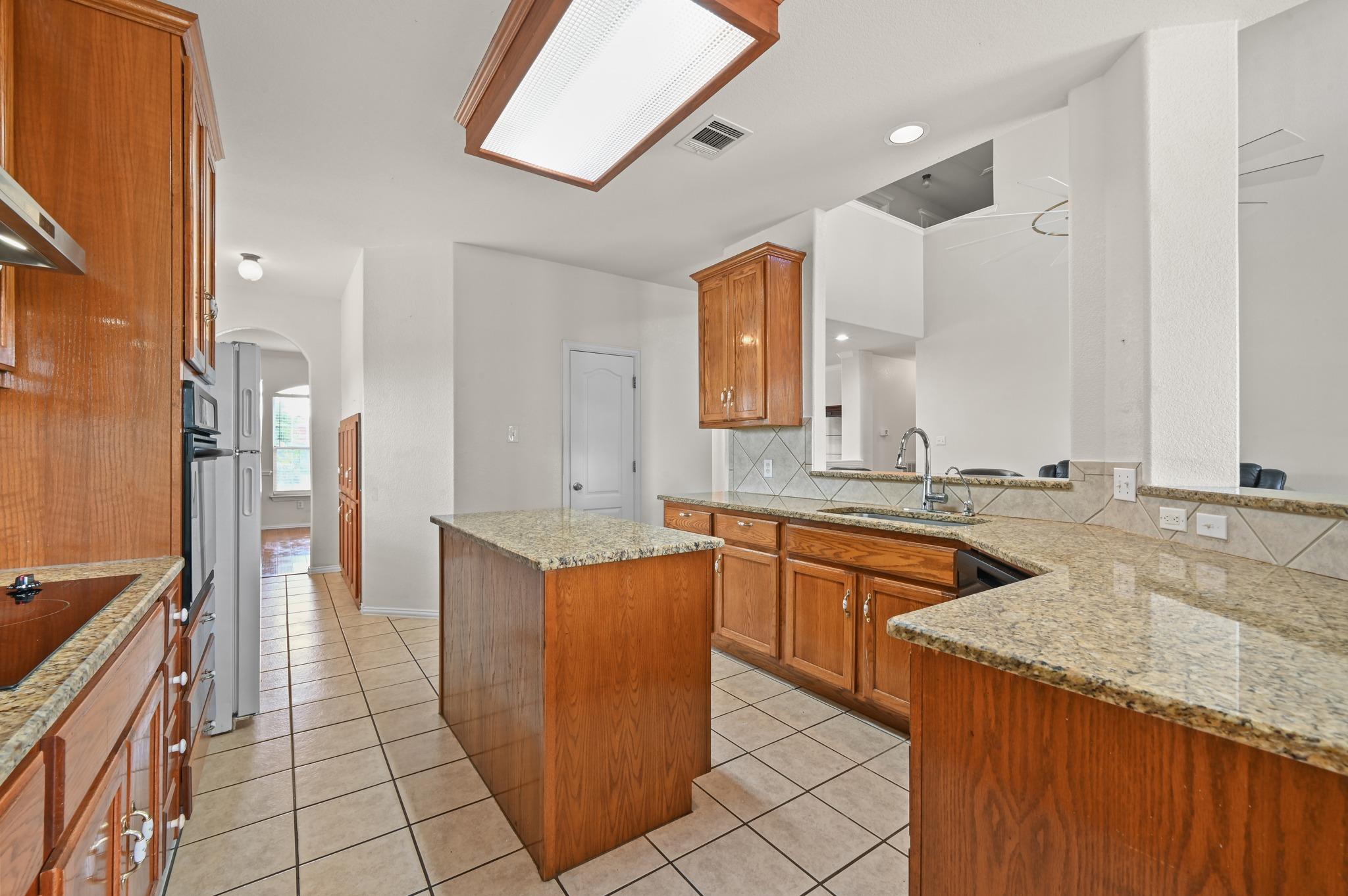 1689 Amberwood Loop Property Photo 15