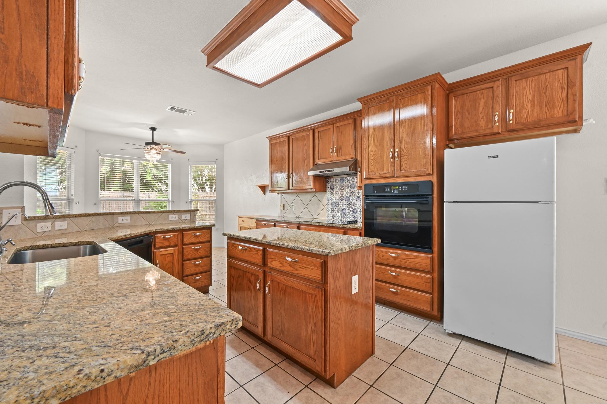 1689 Amberwood Loop Property Photo 16