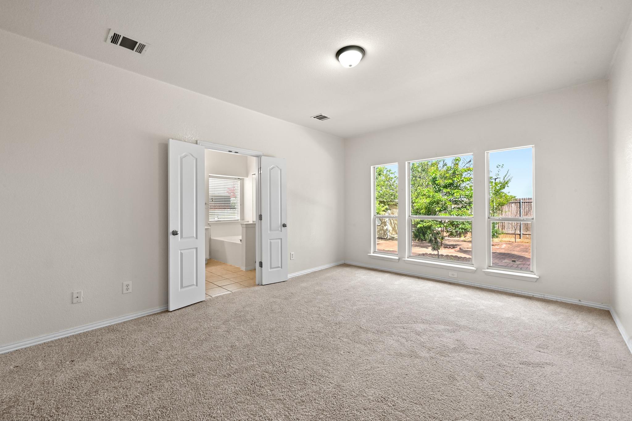 1689 Amberwood Loop Property Photo 20