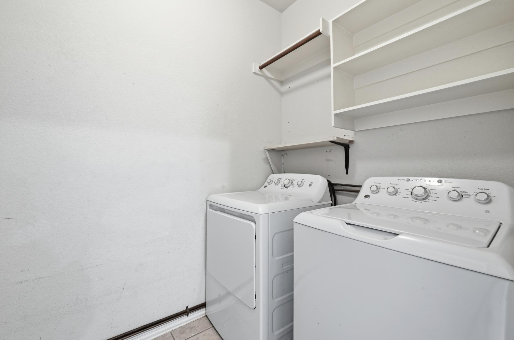 1689 Amberwood Loop Property Photo 30