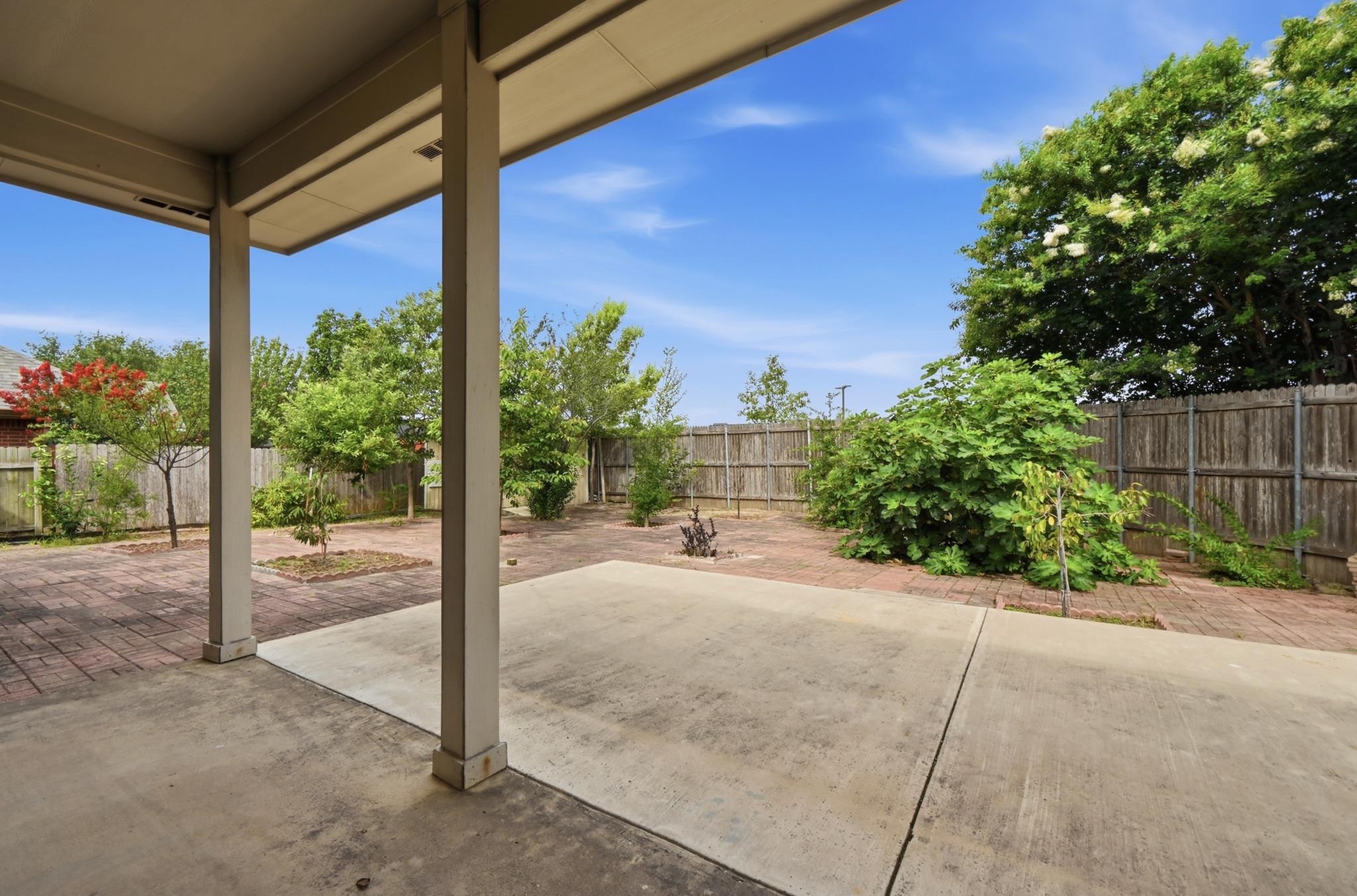 1689 Amberwood Loop Property Photo 31