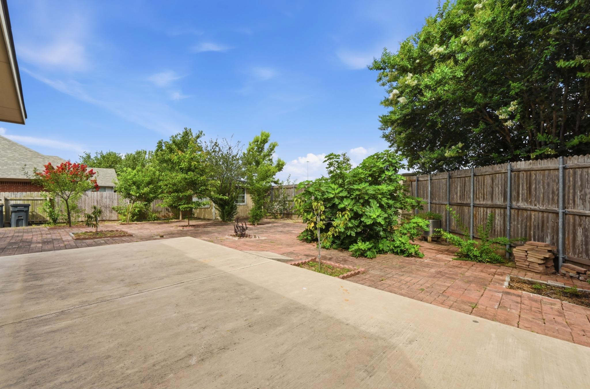 1689 Amberwood Loop Property Photo 32