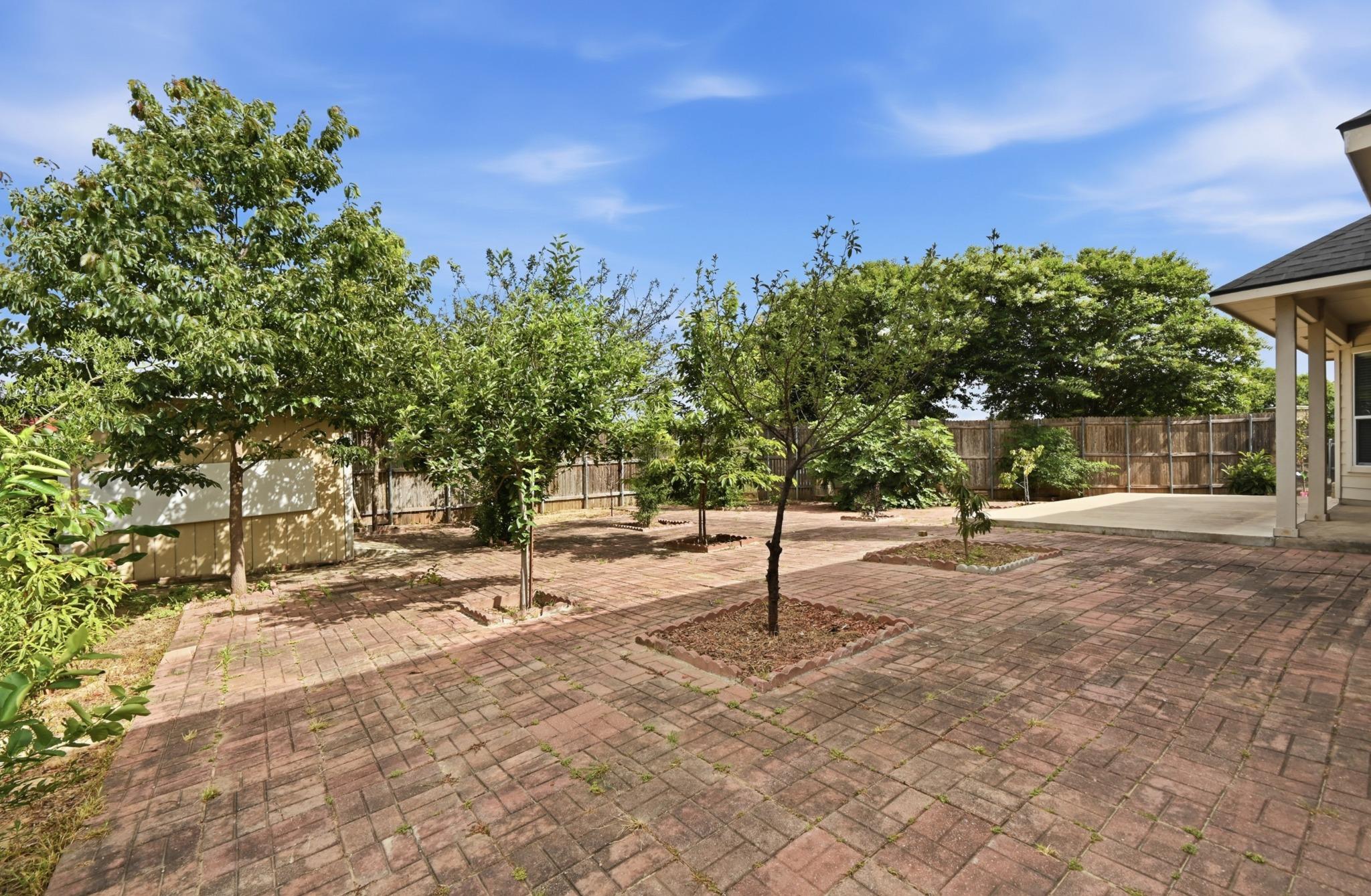 1689 Amberwood Loop Property Photo 35