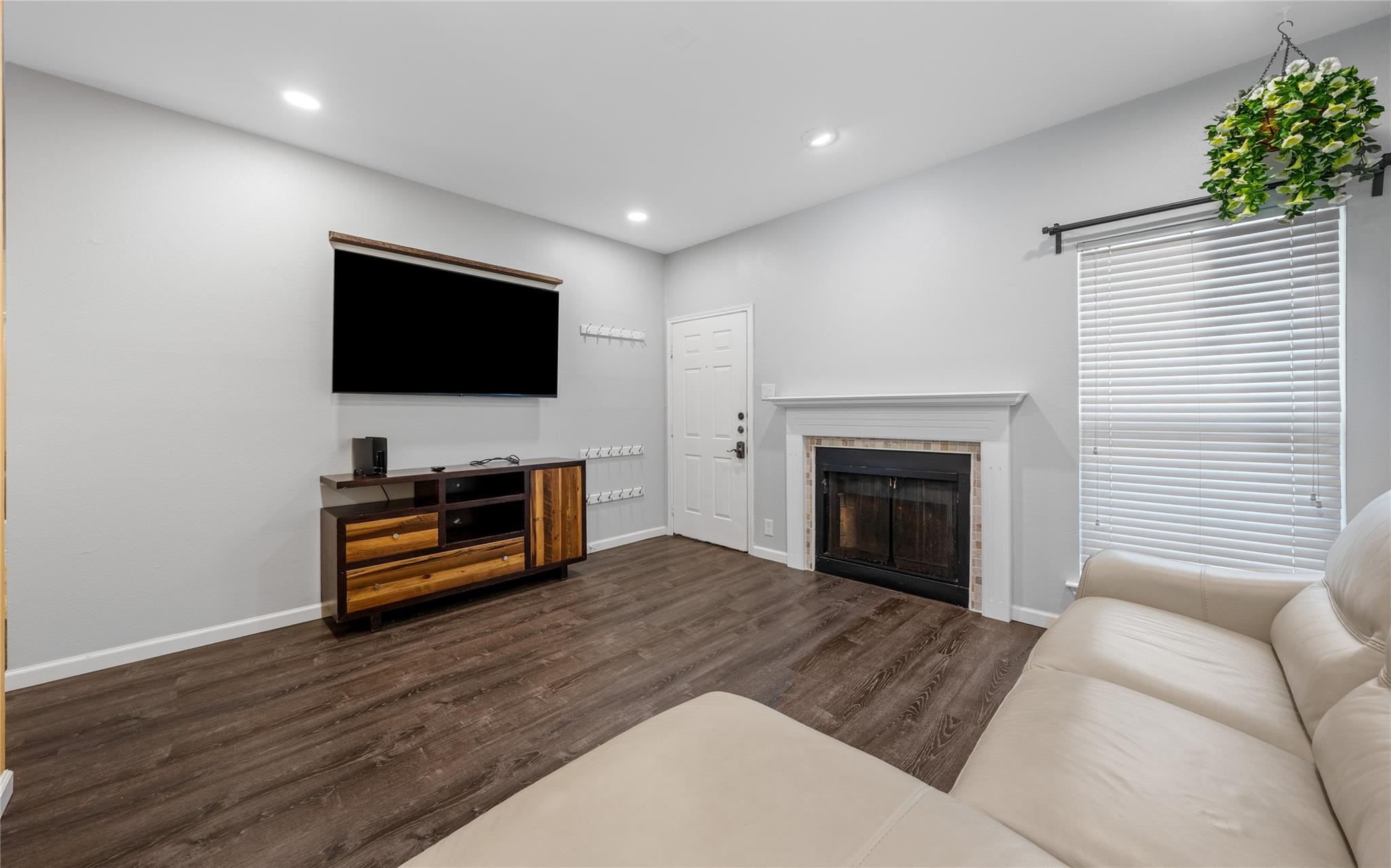 2414 Longview St #202 Property Photo 6