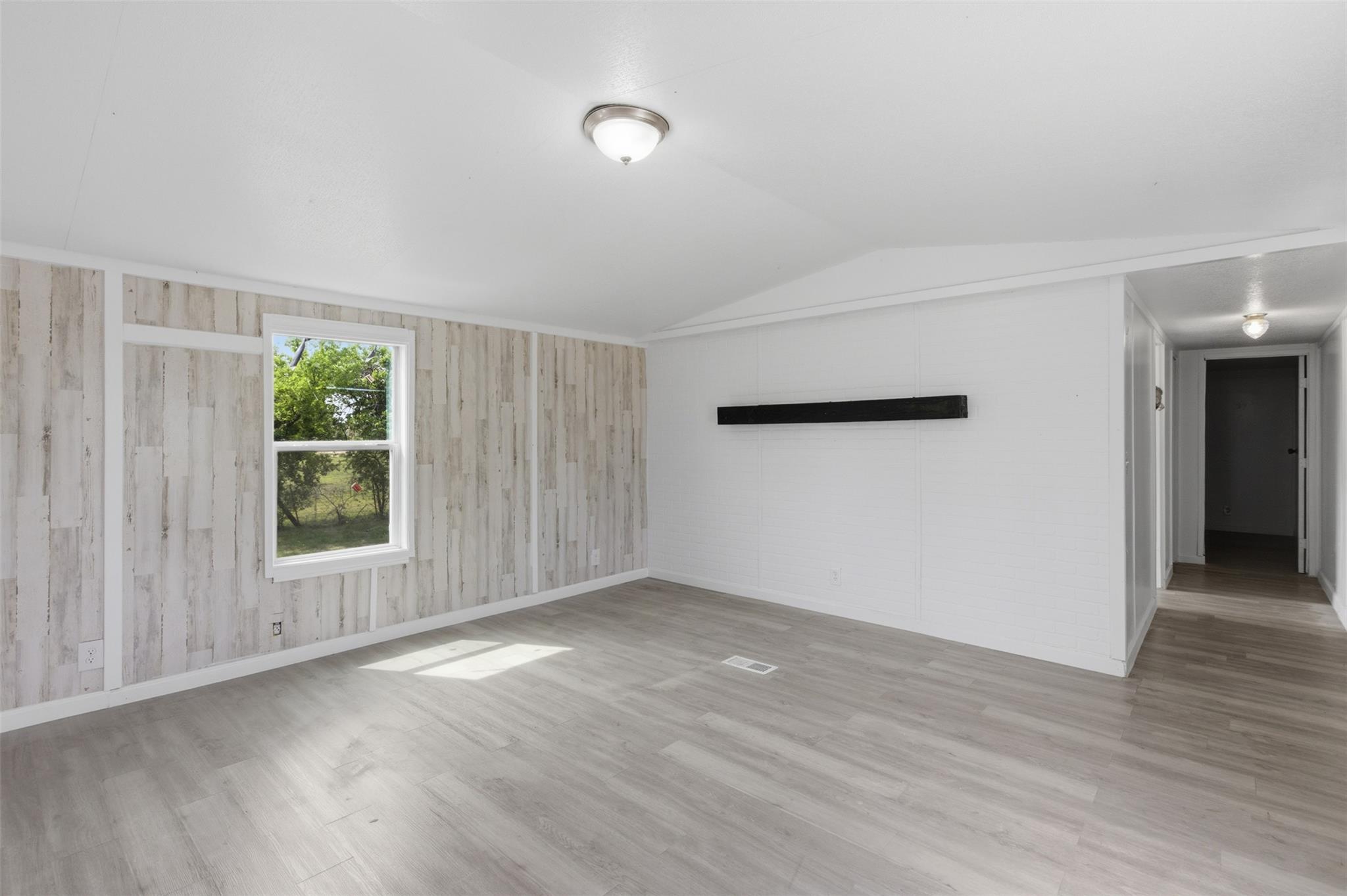 376 Rae Ln Property Photo 3