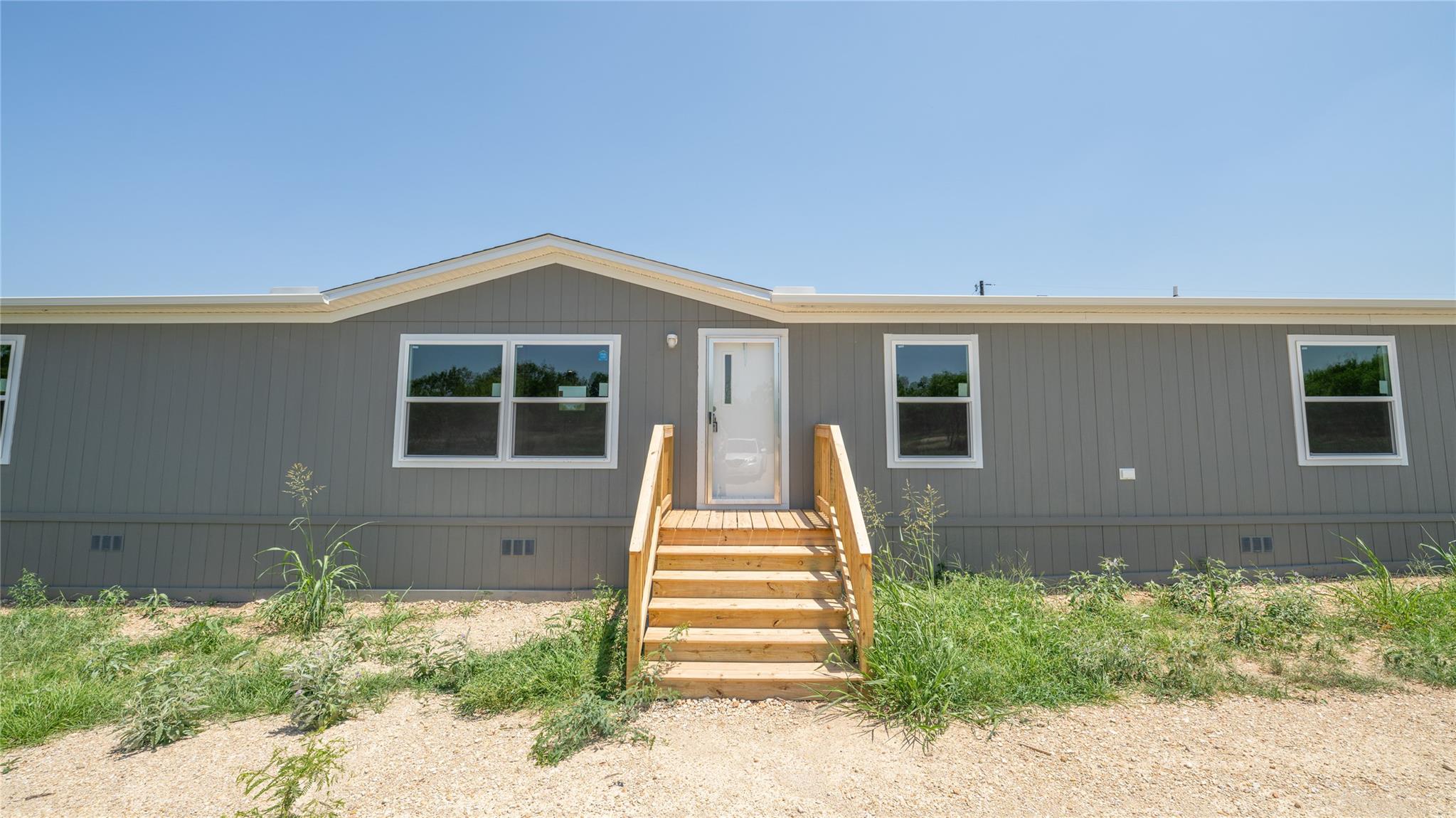 1121 Callihan Rd Property Photo 2
