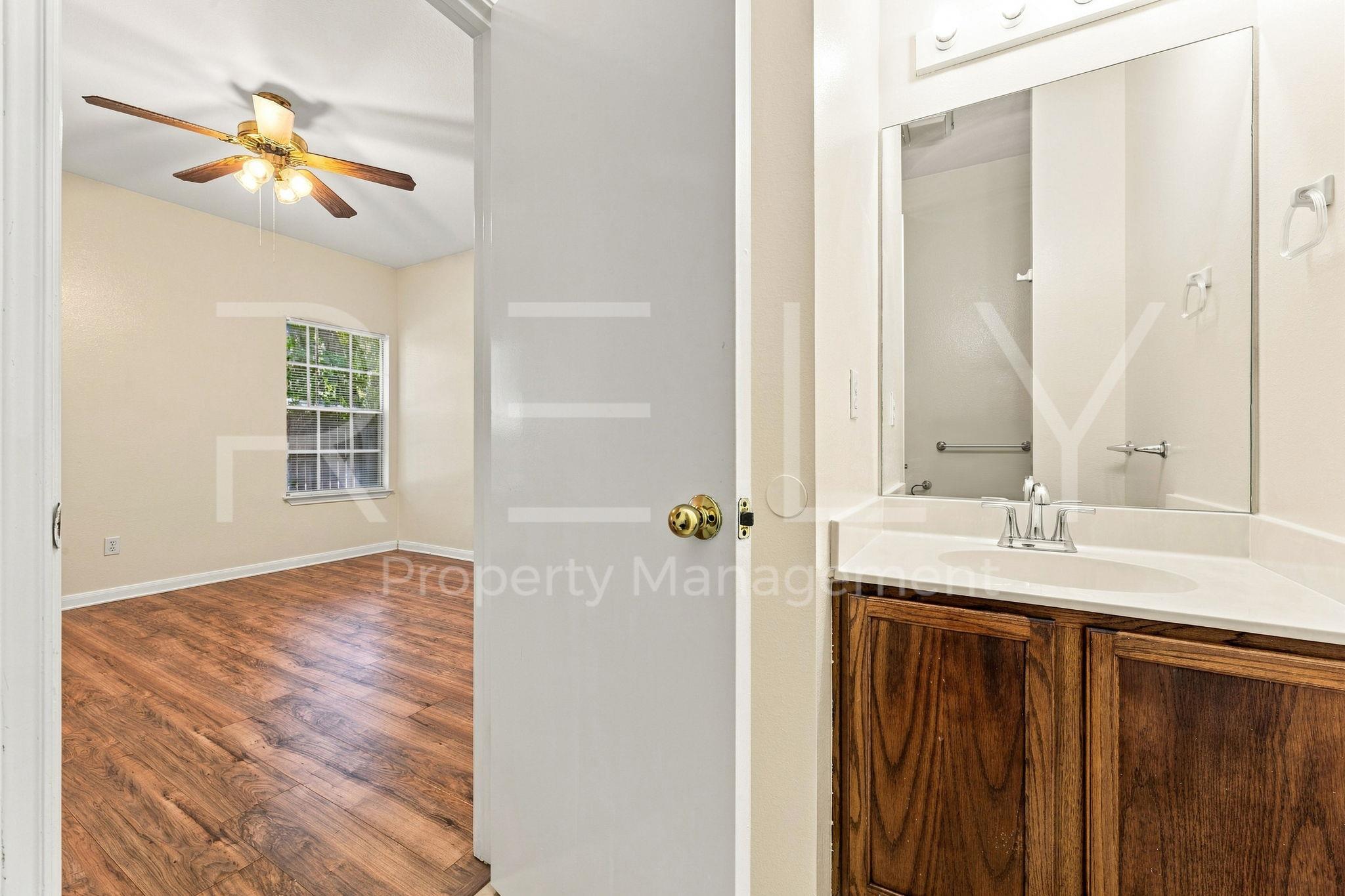 2908 Whisper Oaks Ln None #b Property Photo 24