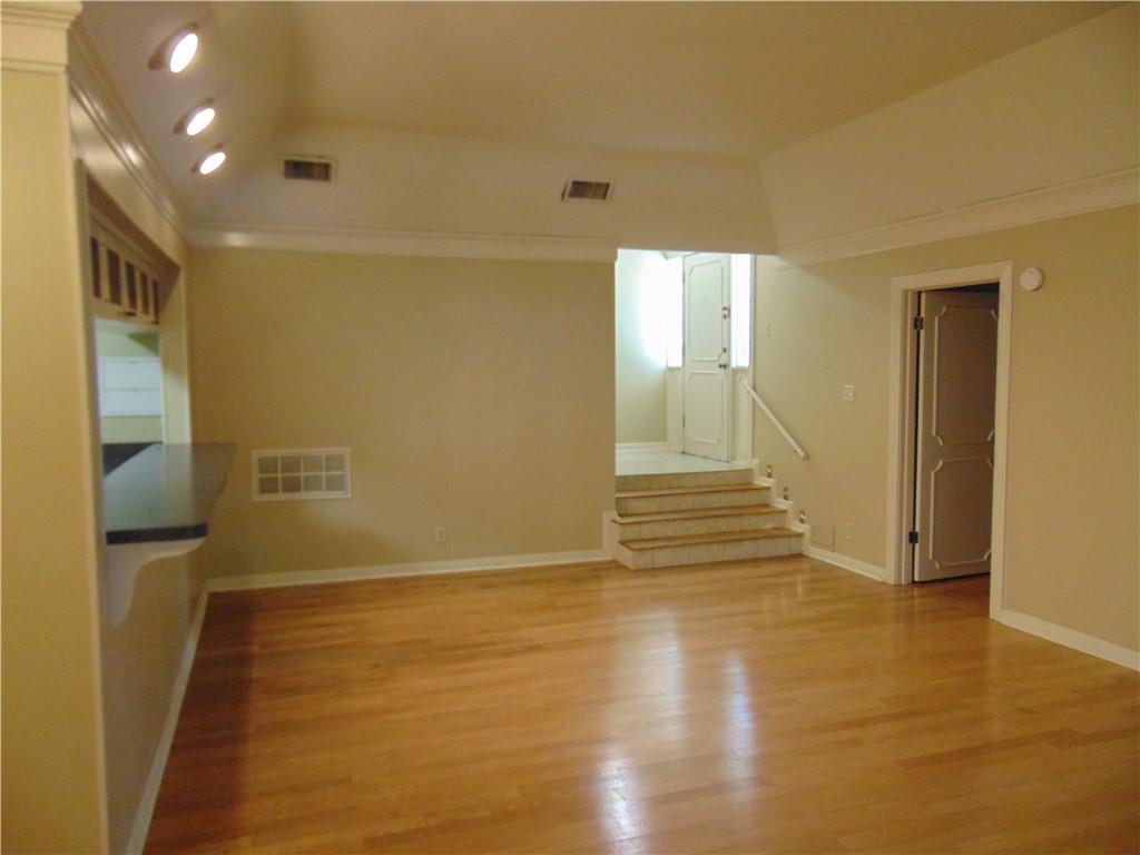 2516 Enfield Rd #101 Property Photo 4