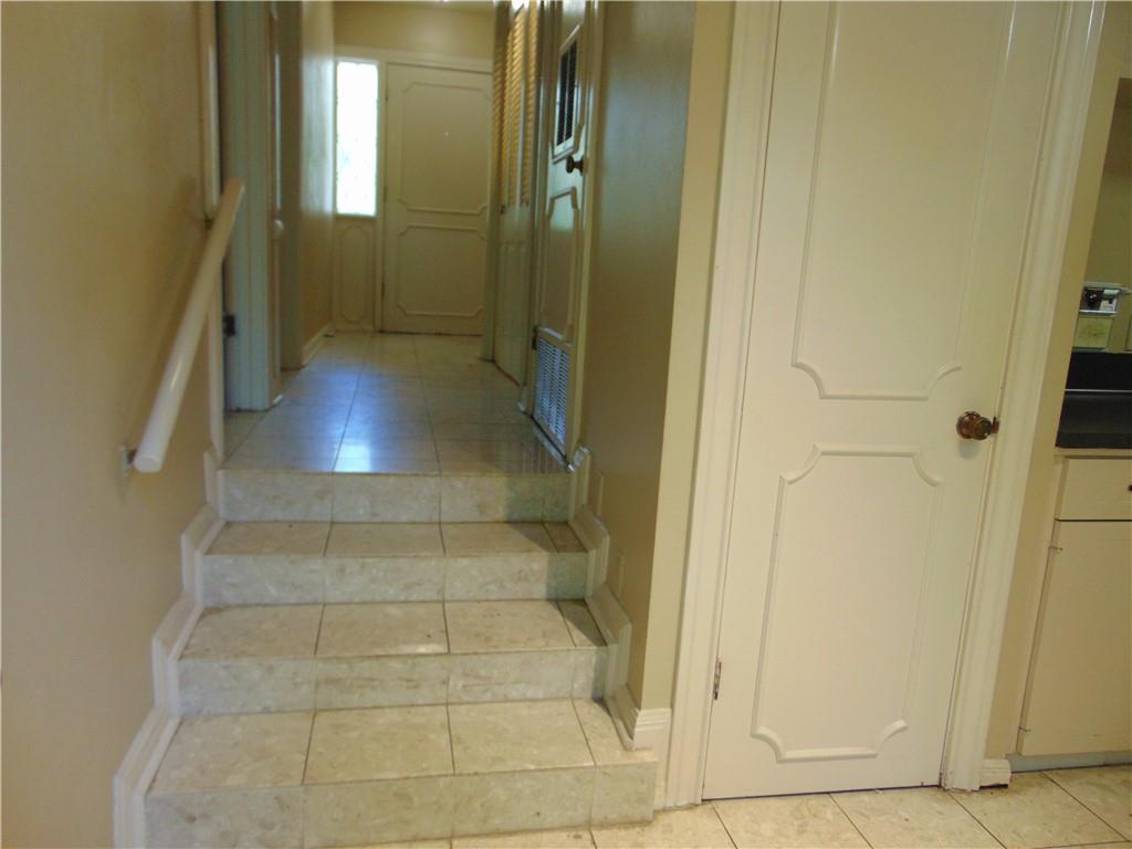 2516 Enfield Rd #101 Property Photo 10