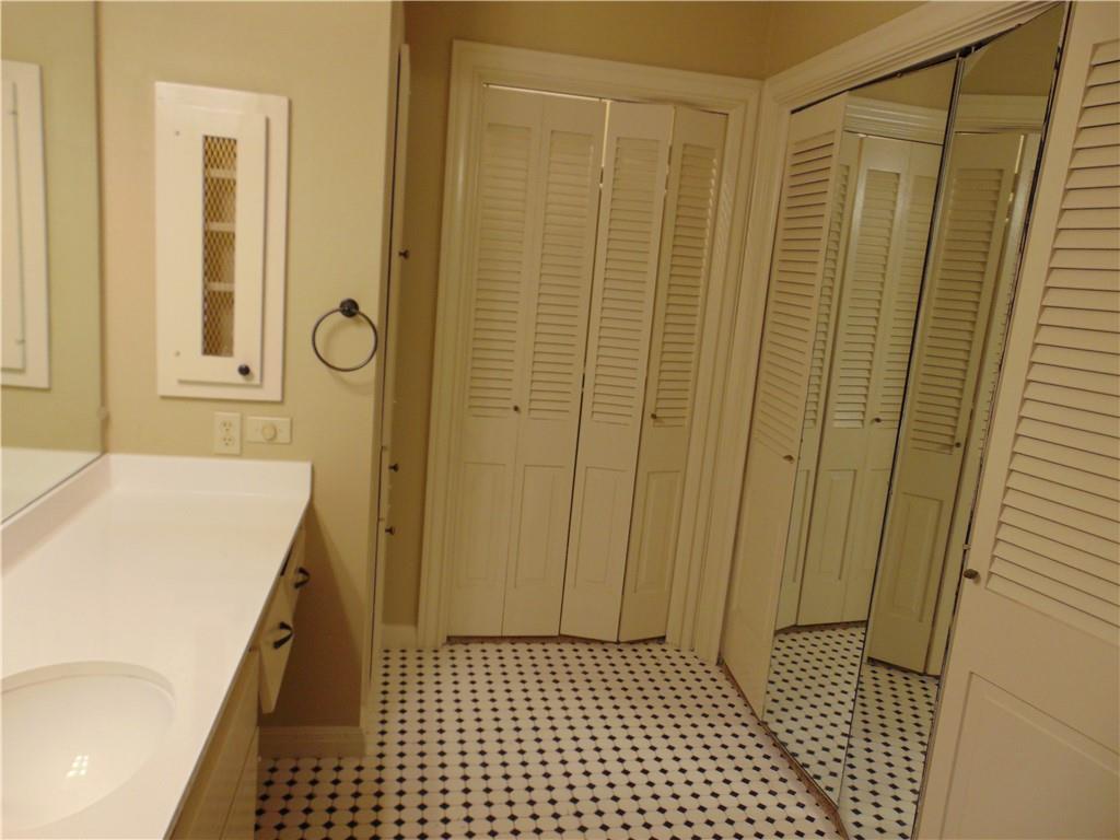 2516 Enfield Rd #101 Property Photo 12