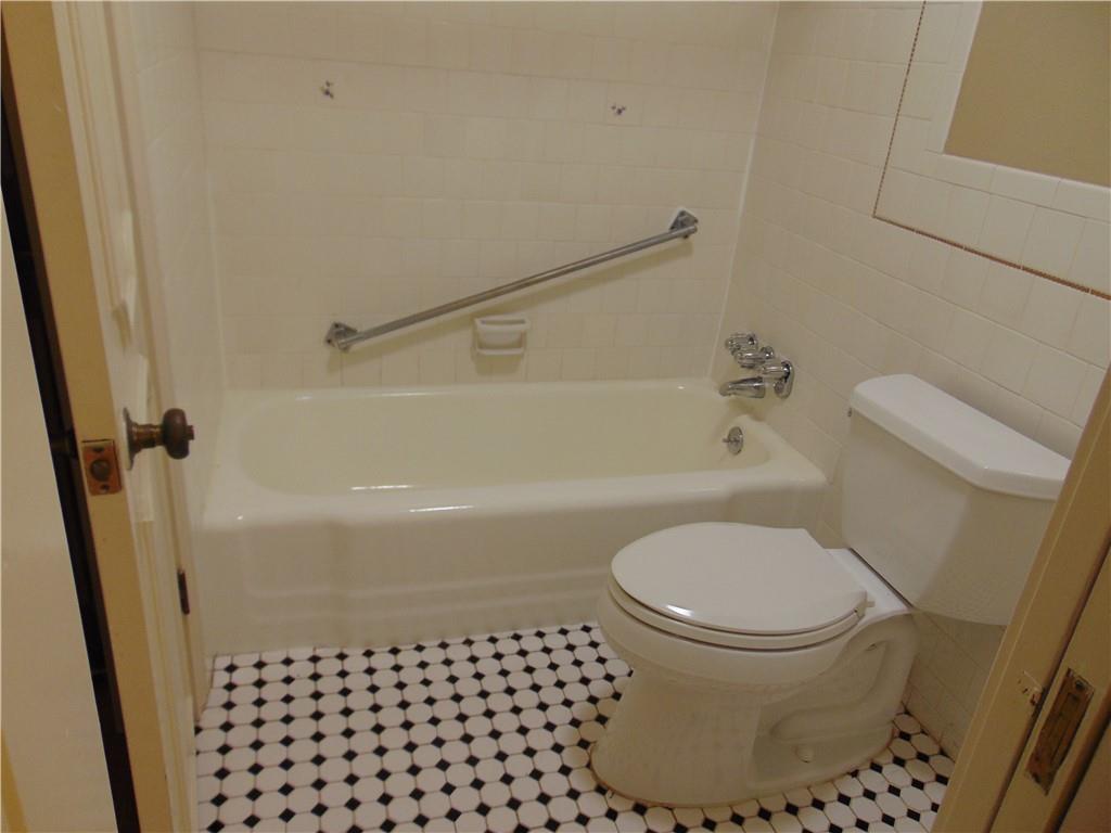 2516 Enfield Rd #101 Property Photo 14