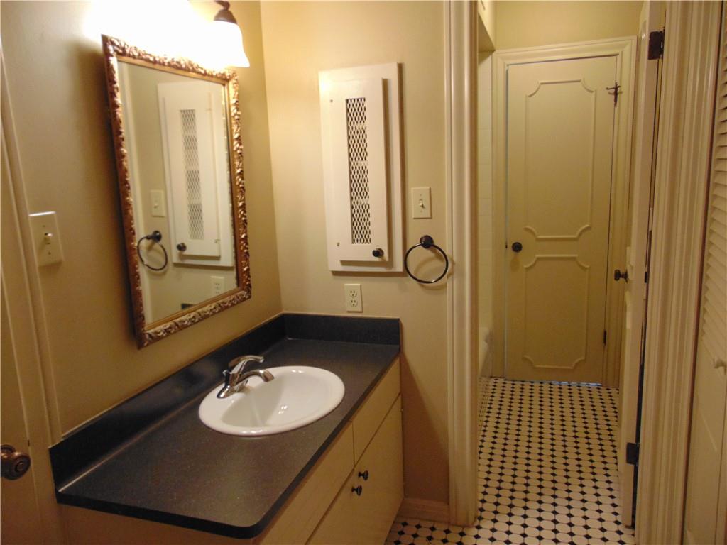 2516 Enfield Rd #101 Property Photo 16