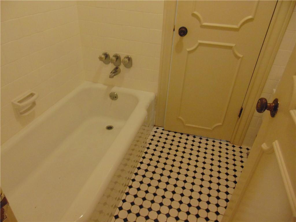 2516 Enfield Rd #101 Property Photo 17