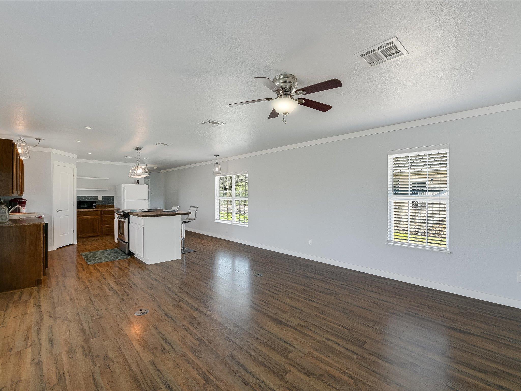 155 Travis Ln Property Photo 2