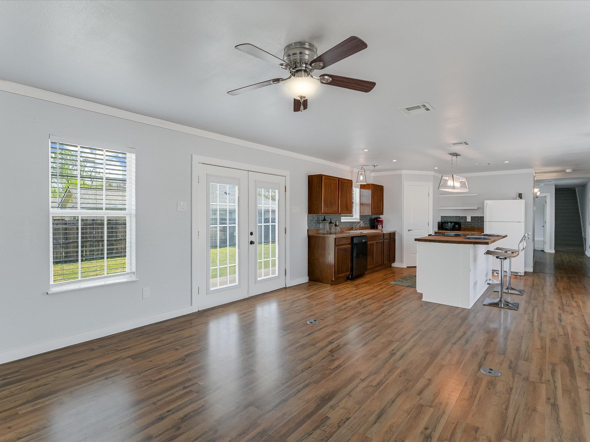 155 Travis Ln Property Photo 3