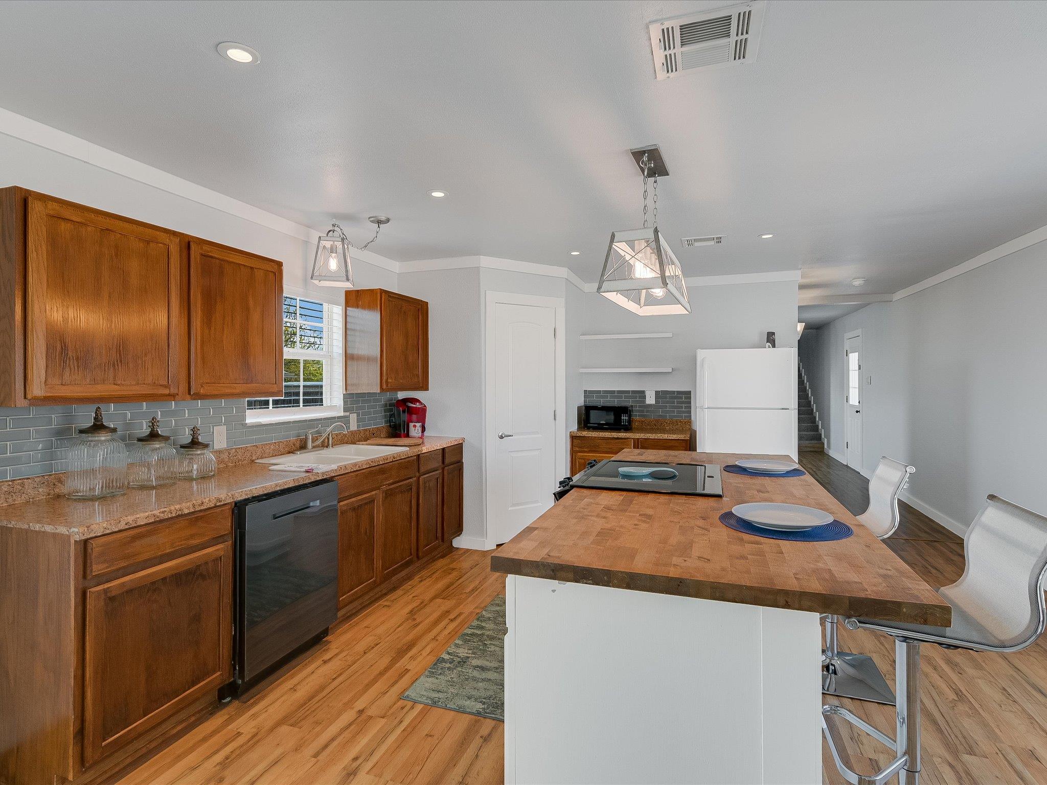 155 Travis Ln Property Photo 4