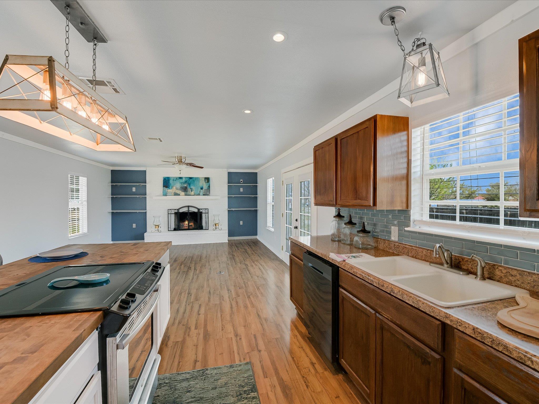 155 Travis Ln Property Photo 5