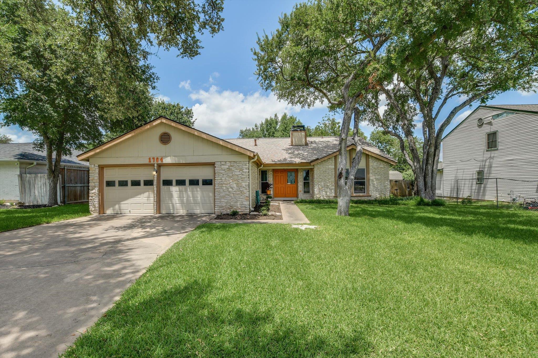 1704 Oakridge Dr Property Photo 1