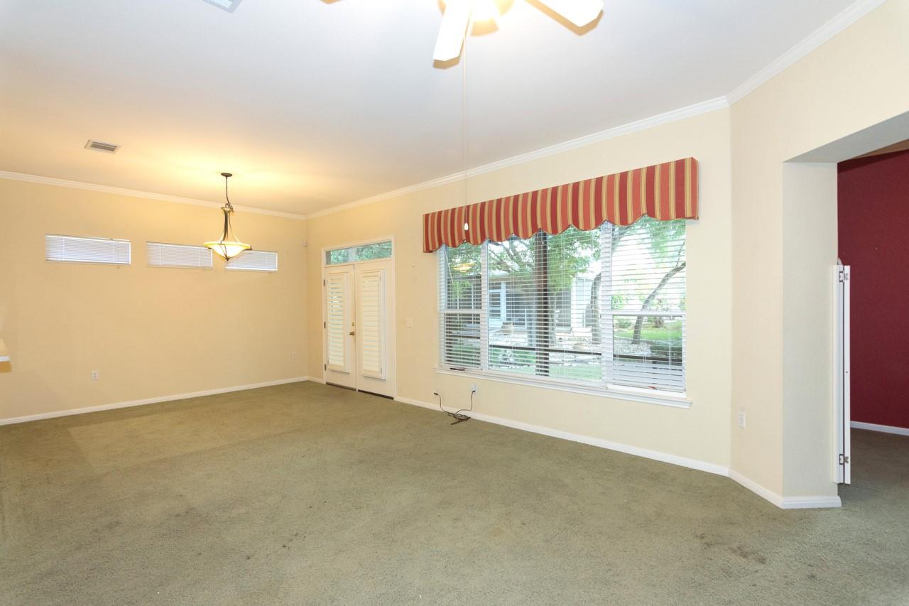 102 Harness Ln Property Photo 8