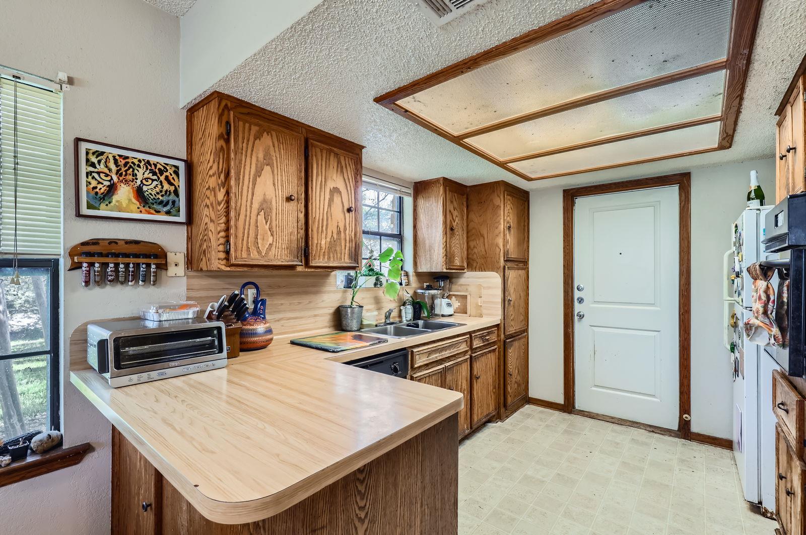 1304 Breakaway Rd Property Photo 5