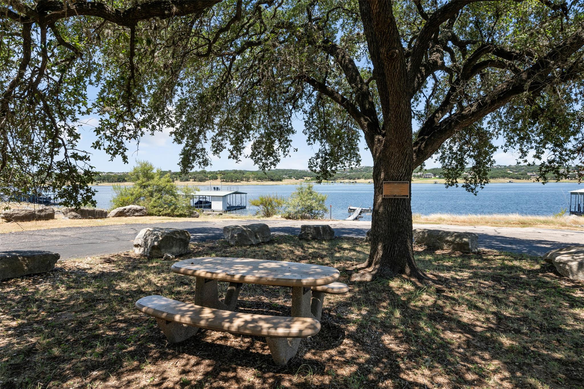 10 Thurman Bluff Dr Property Photo 12