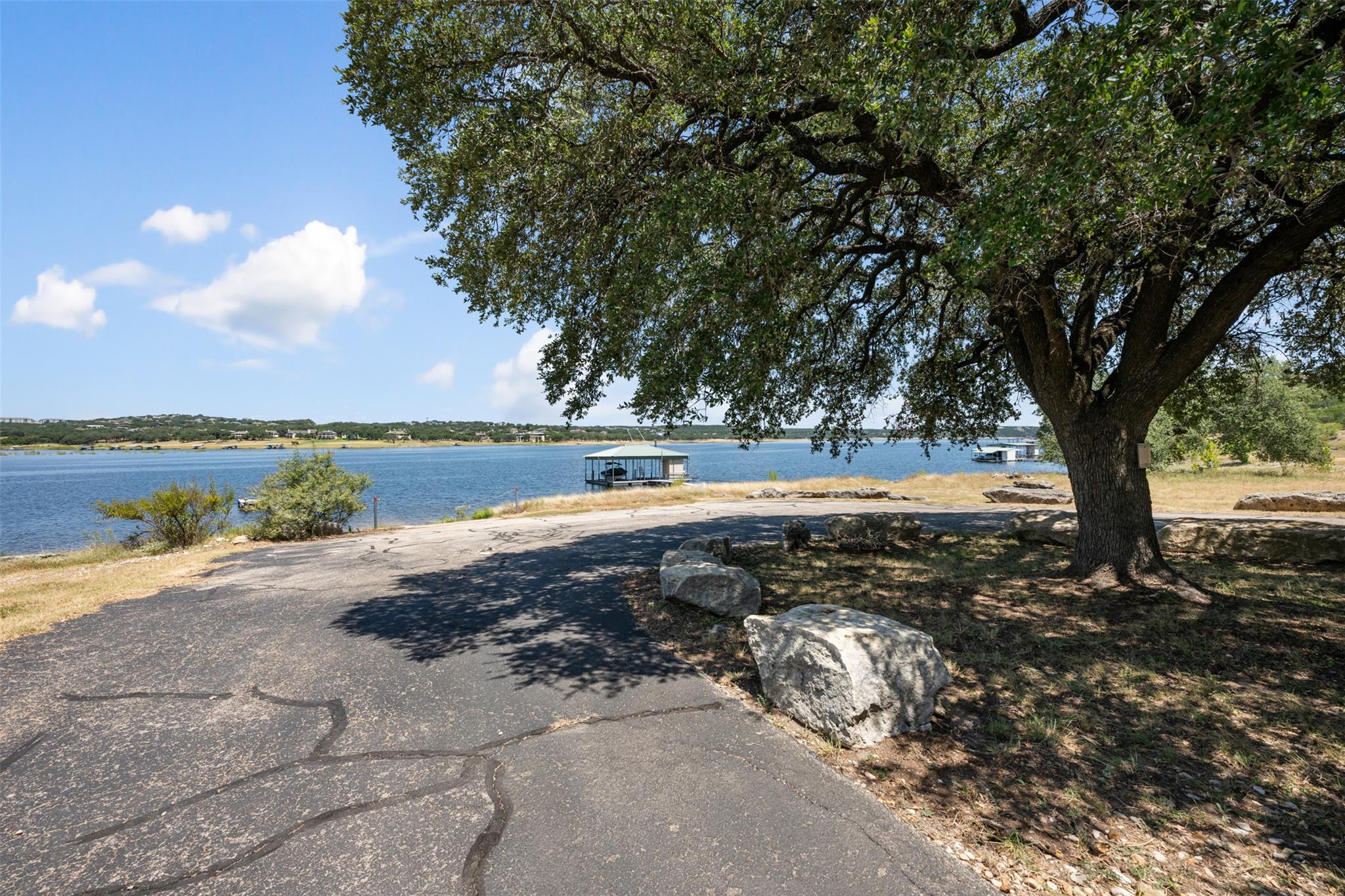 10 Thurman Bluff Dr Property Photo 13