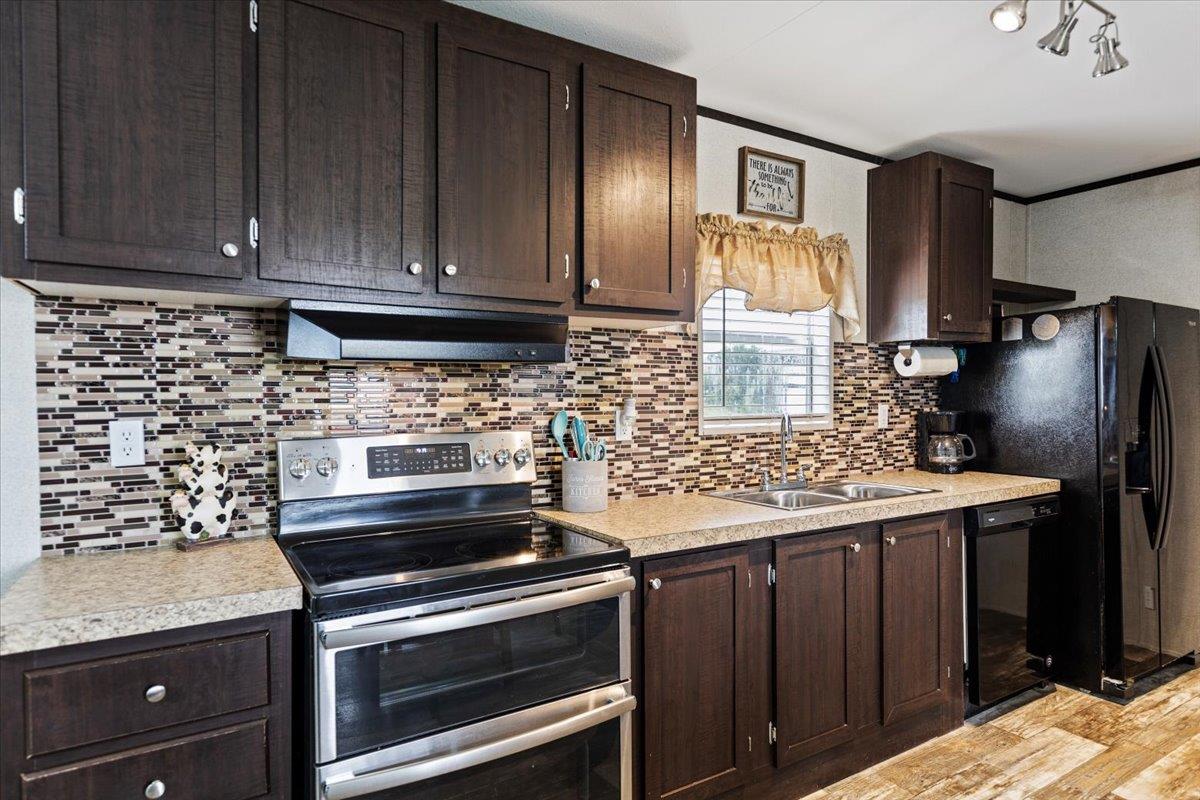 1436 Fm 2571 Property Photo 7