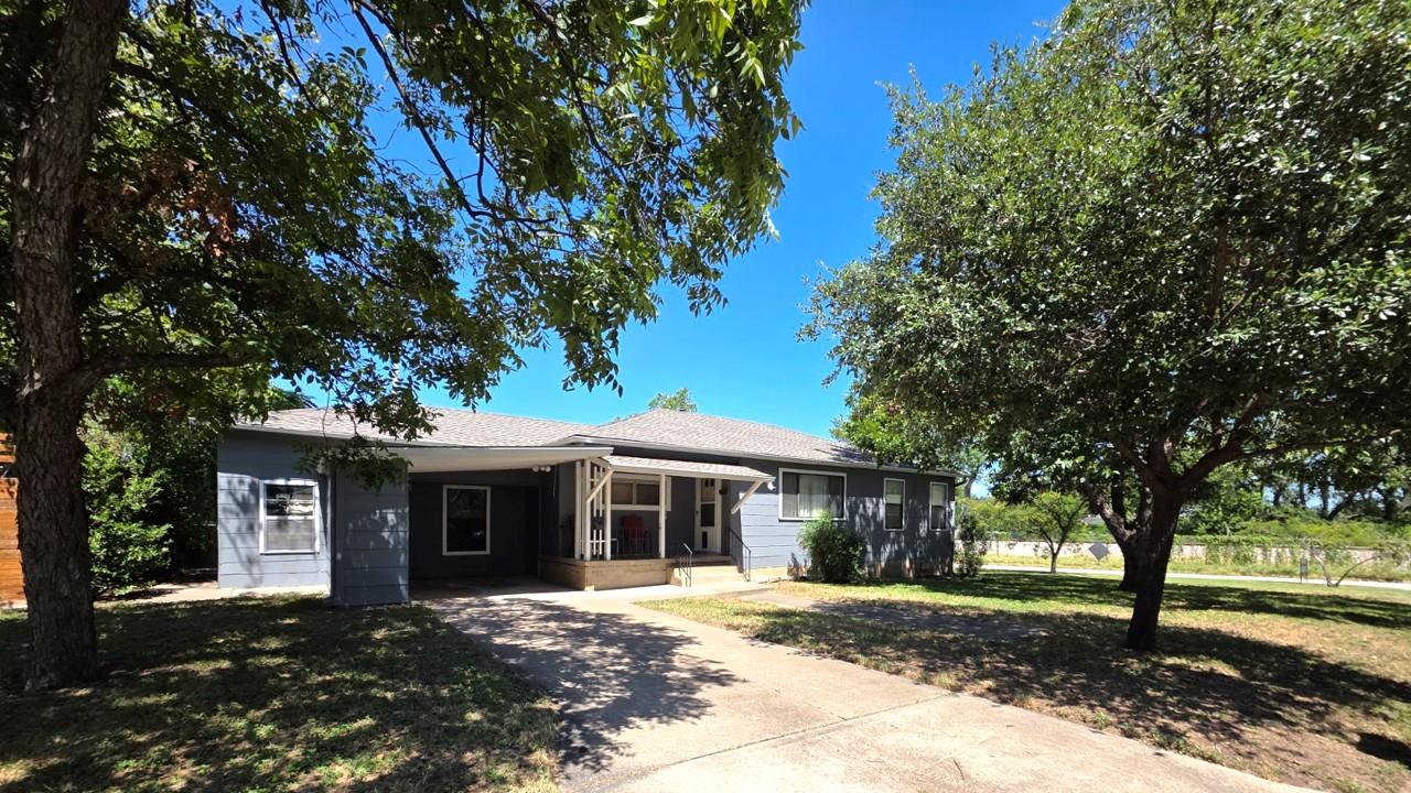 1028 Ellingson Ln Property Photo 2
