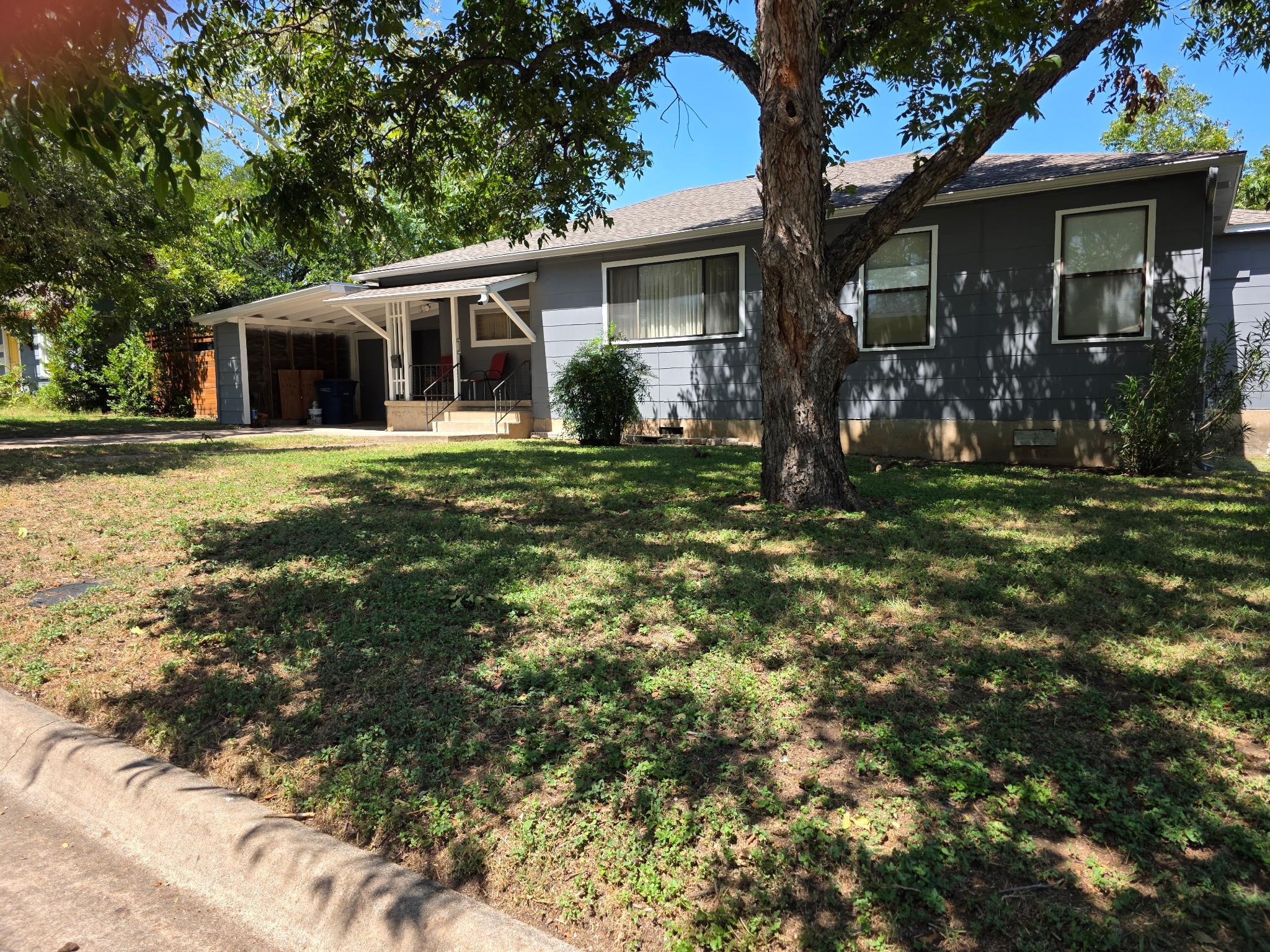1028 Ellingson Ln Property Photo 3