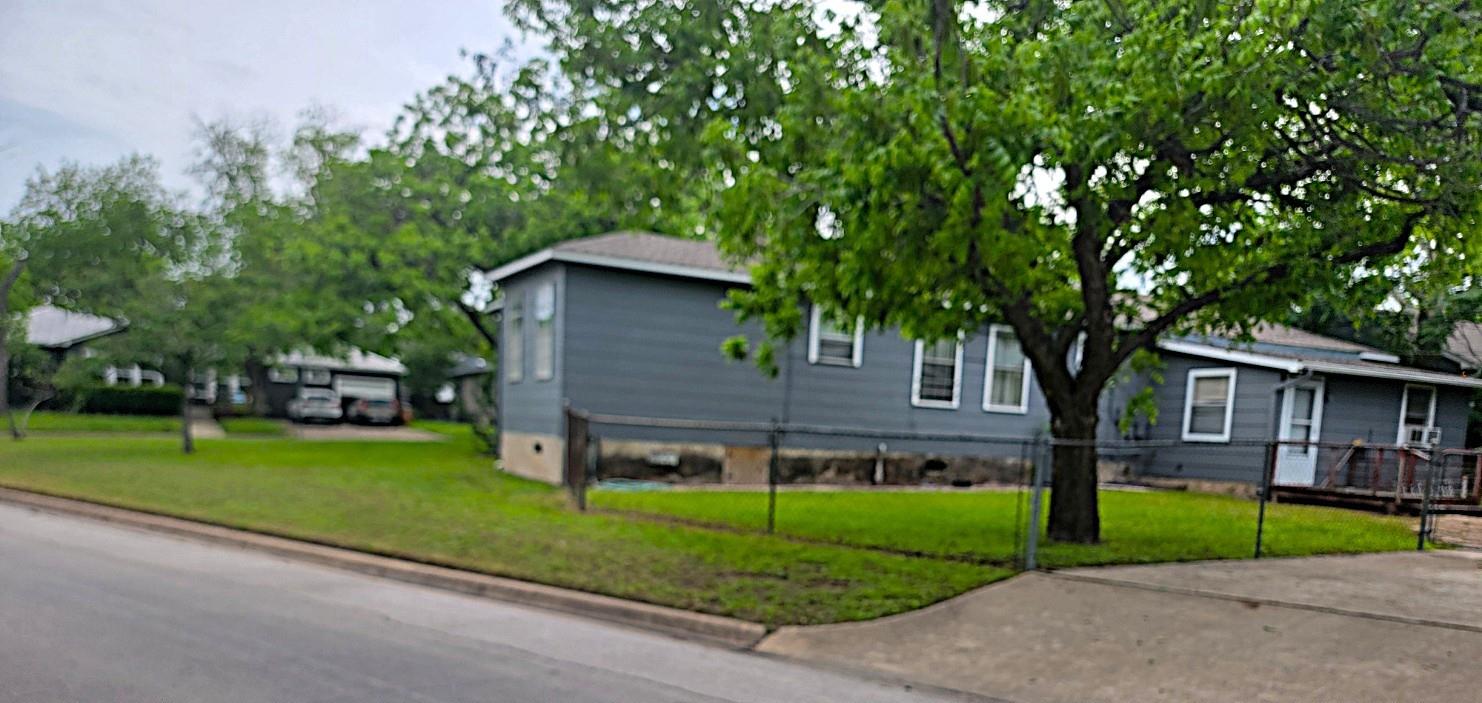 1028 Ellingson Ln Property Photo 6