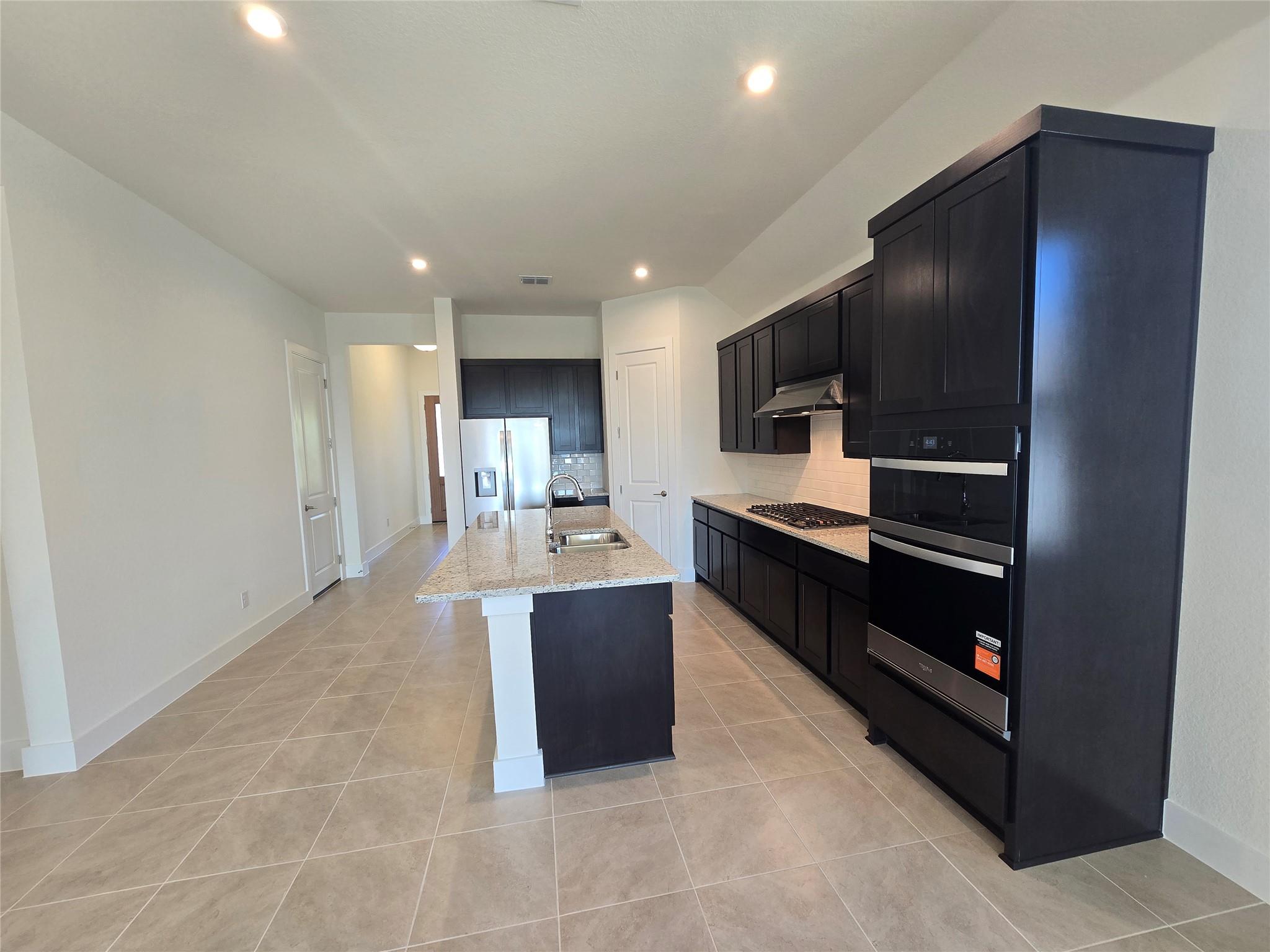 8512 Red Bottle Brush Rd Property Photo 4