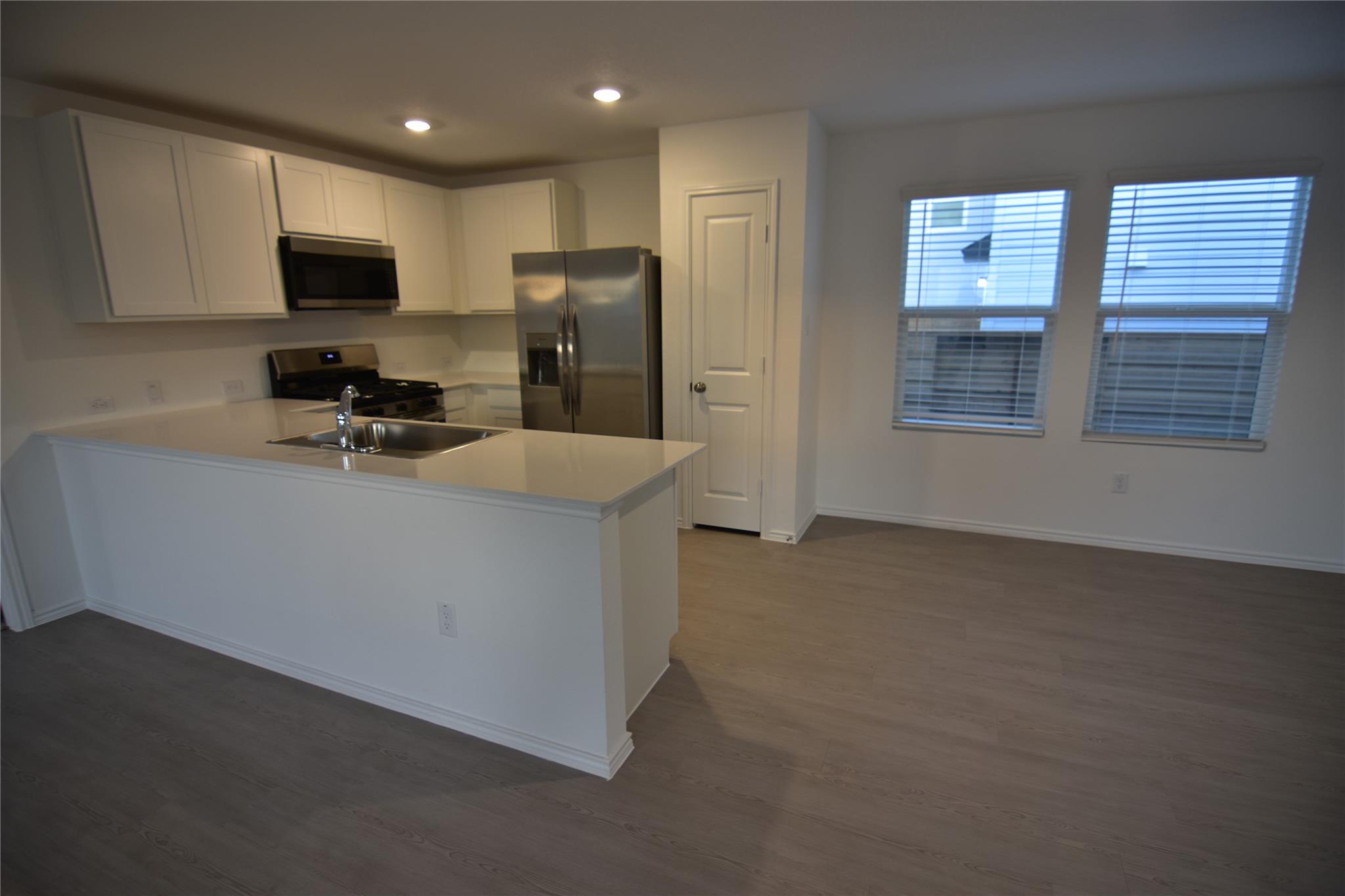 343 Keefer None Property Photo 33