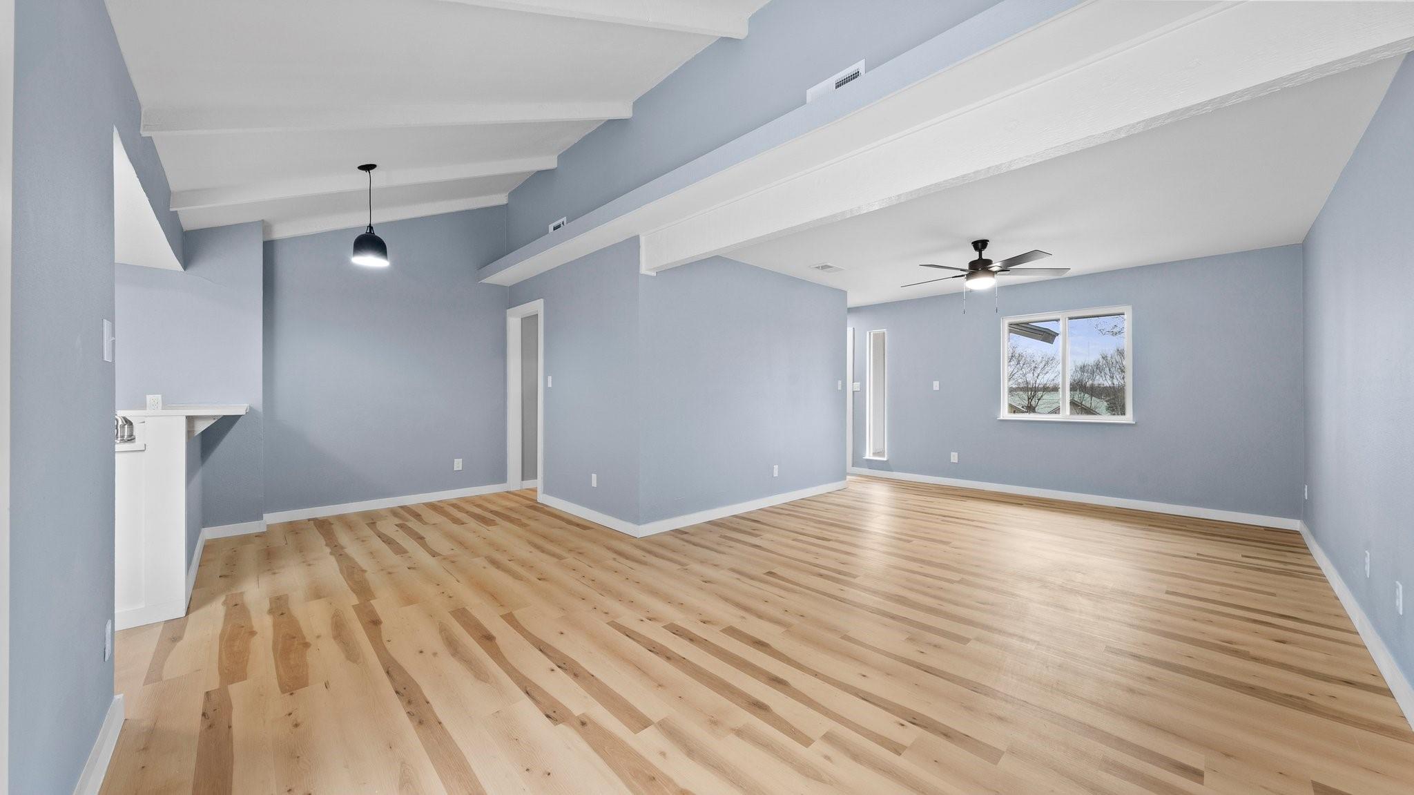 1112 Village Green Dr Property Photo 6