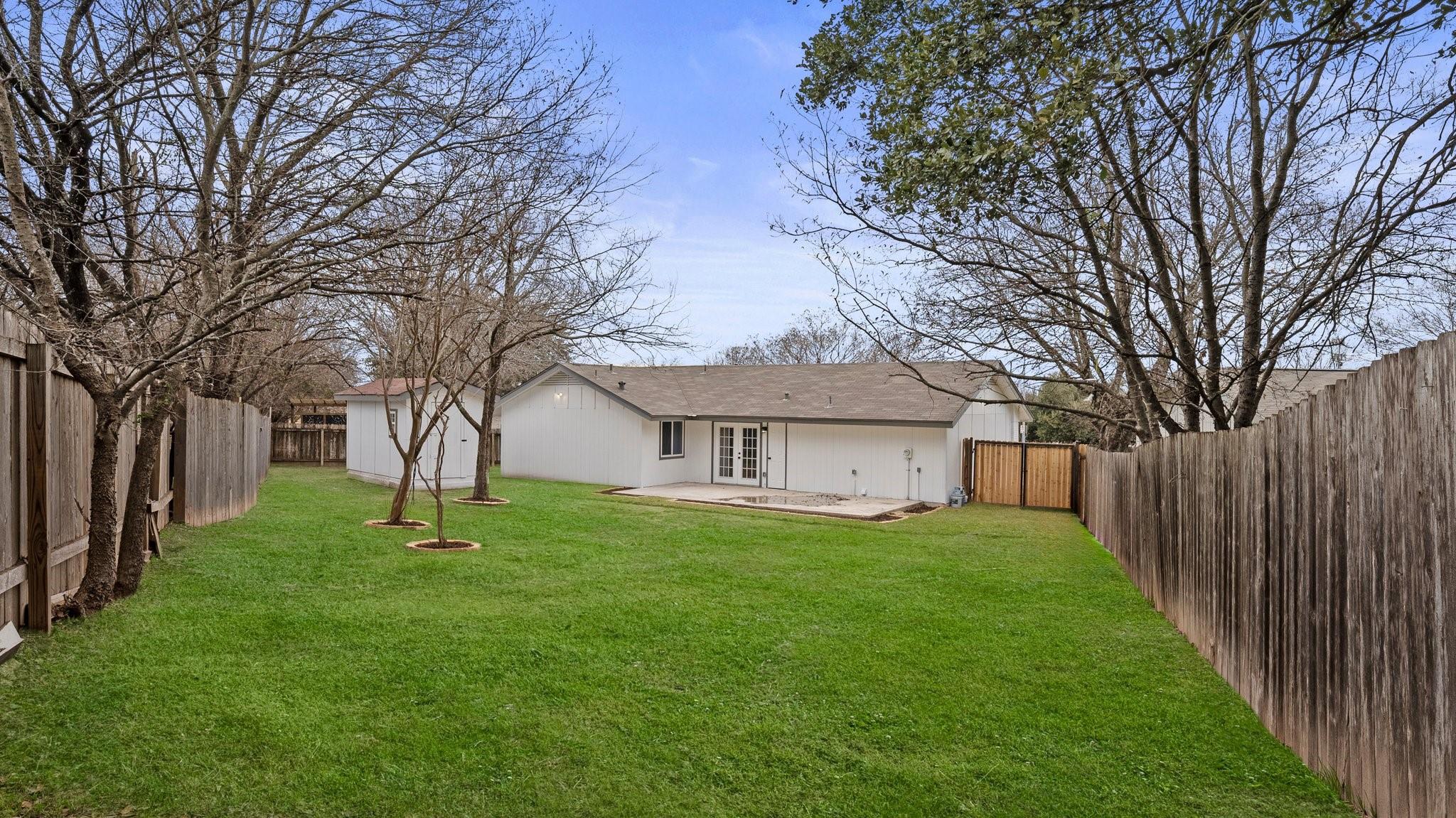 1112 Village Green Dr Property Photo 25