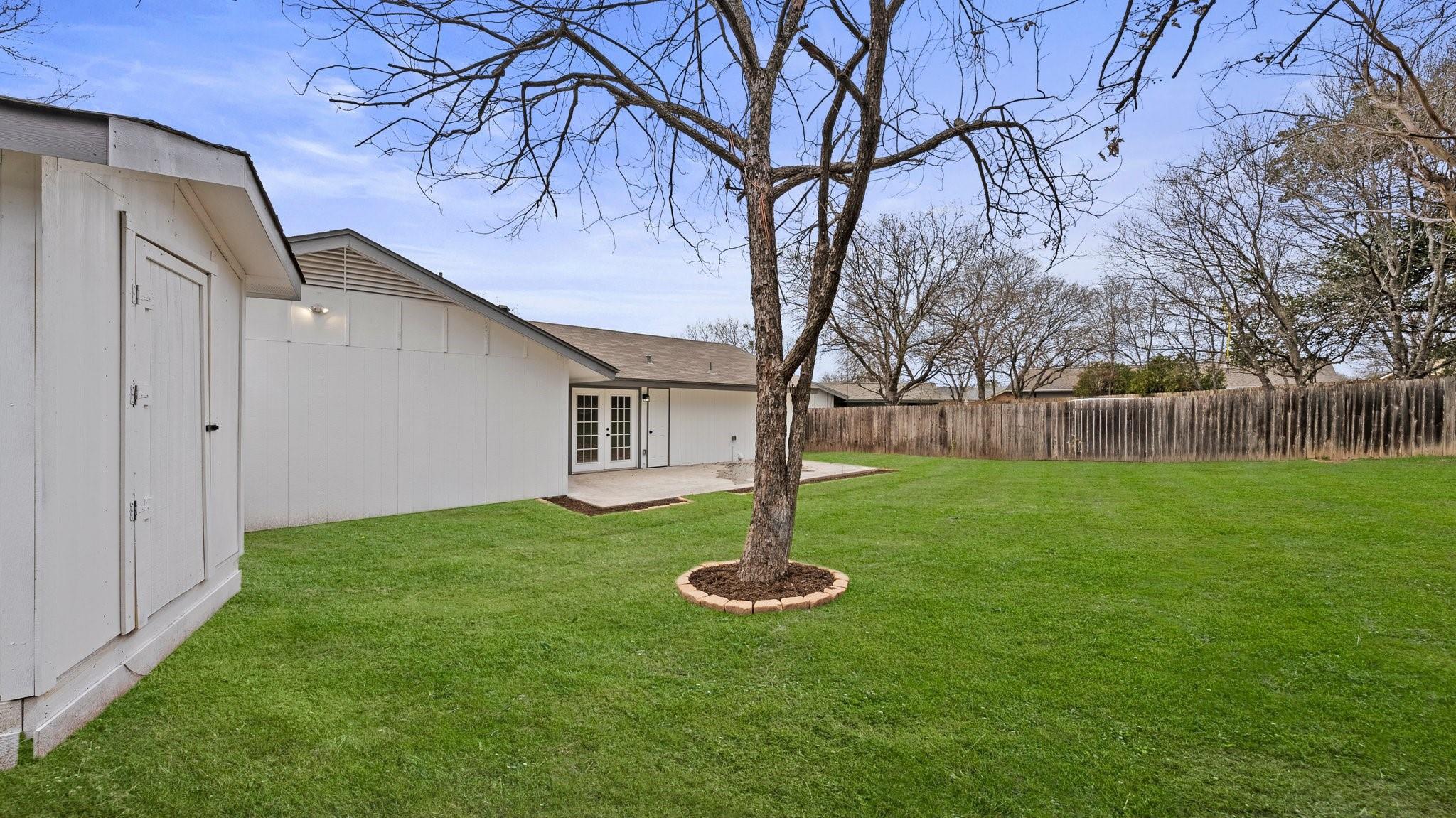 1112 Village Green Dr Property Photo 26