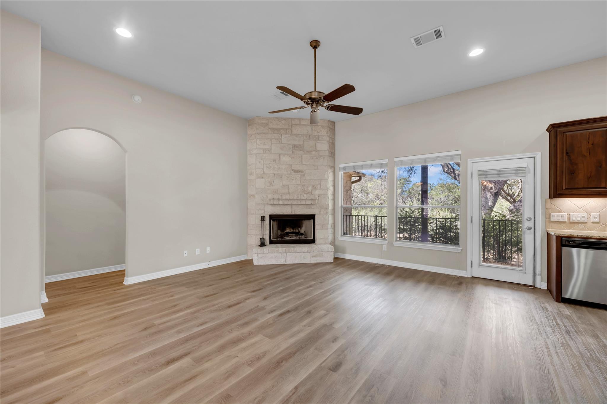 106 Alexander Ave Property Photo 6