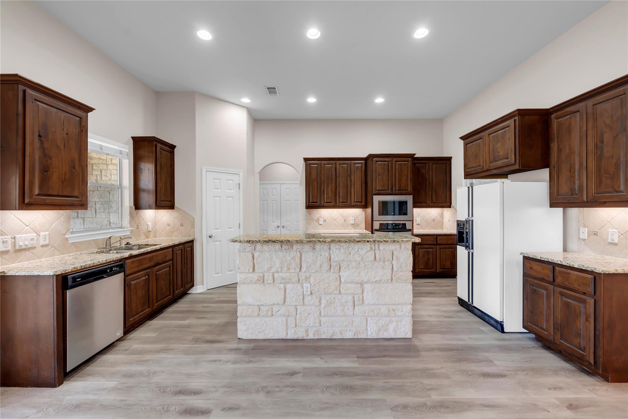 106 Alexander Ave Property Photo 10