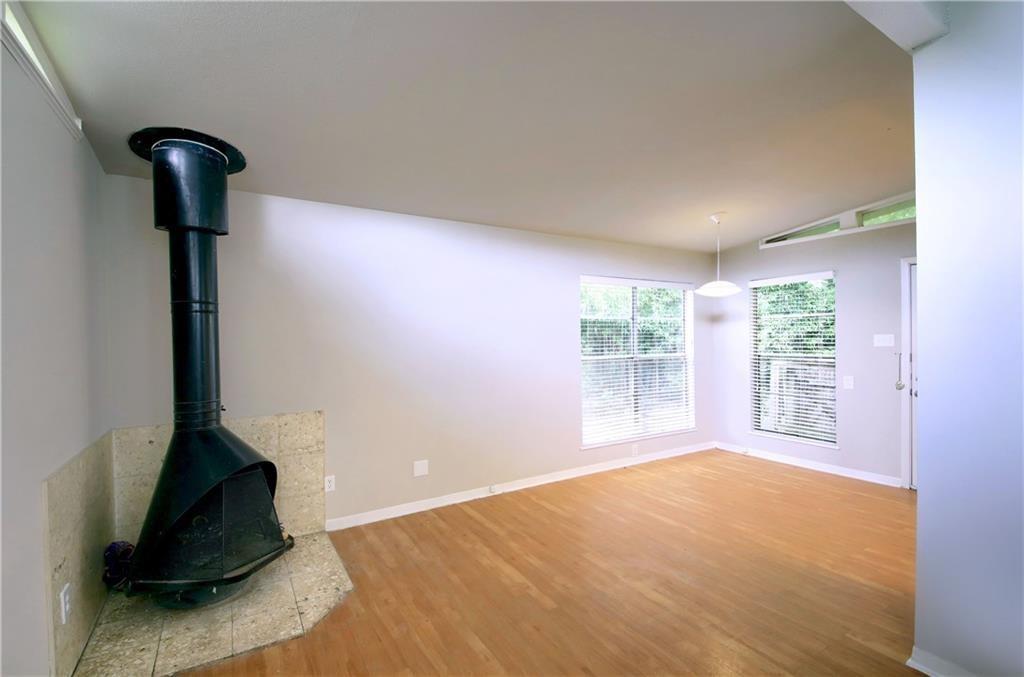2825 San Gabriel St Property Photo 6