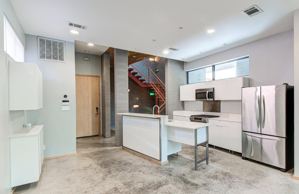 515 El Paso St #b Property Photo 8