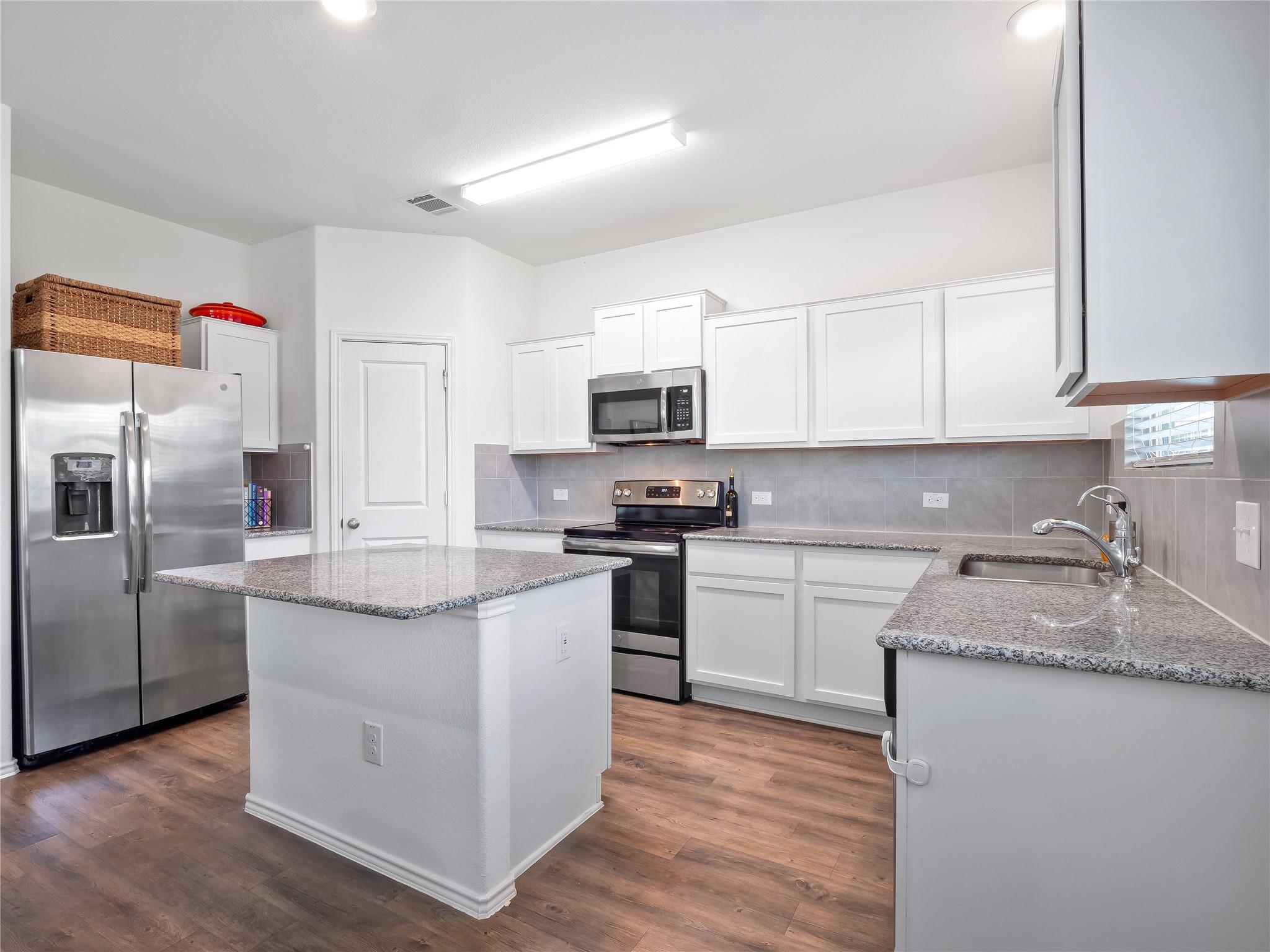 109 Comet Dr #3j Property Photo 6