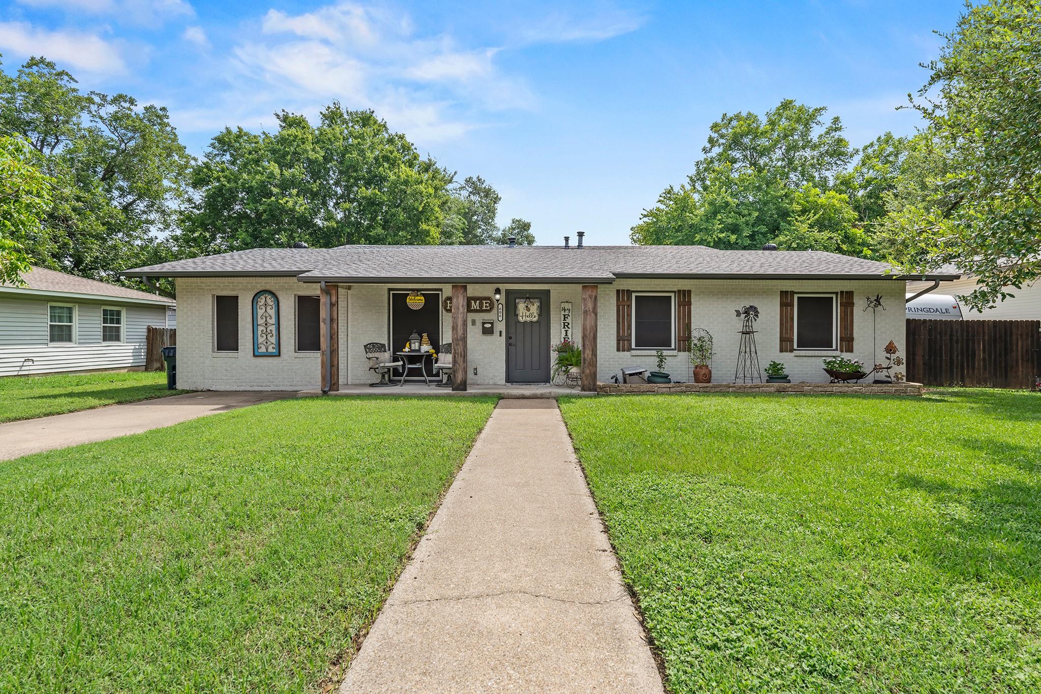 606 Francine Dr Property Photo 1