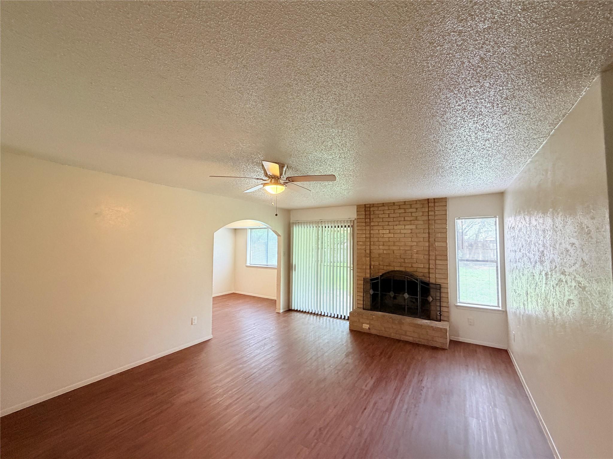 10904 Meadgreen Ct Property Photo 3