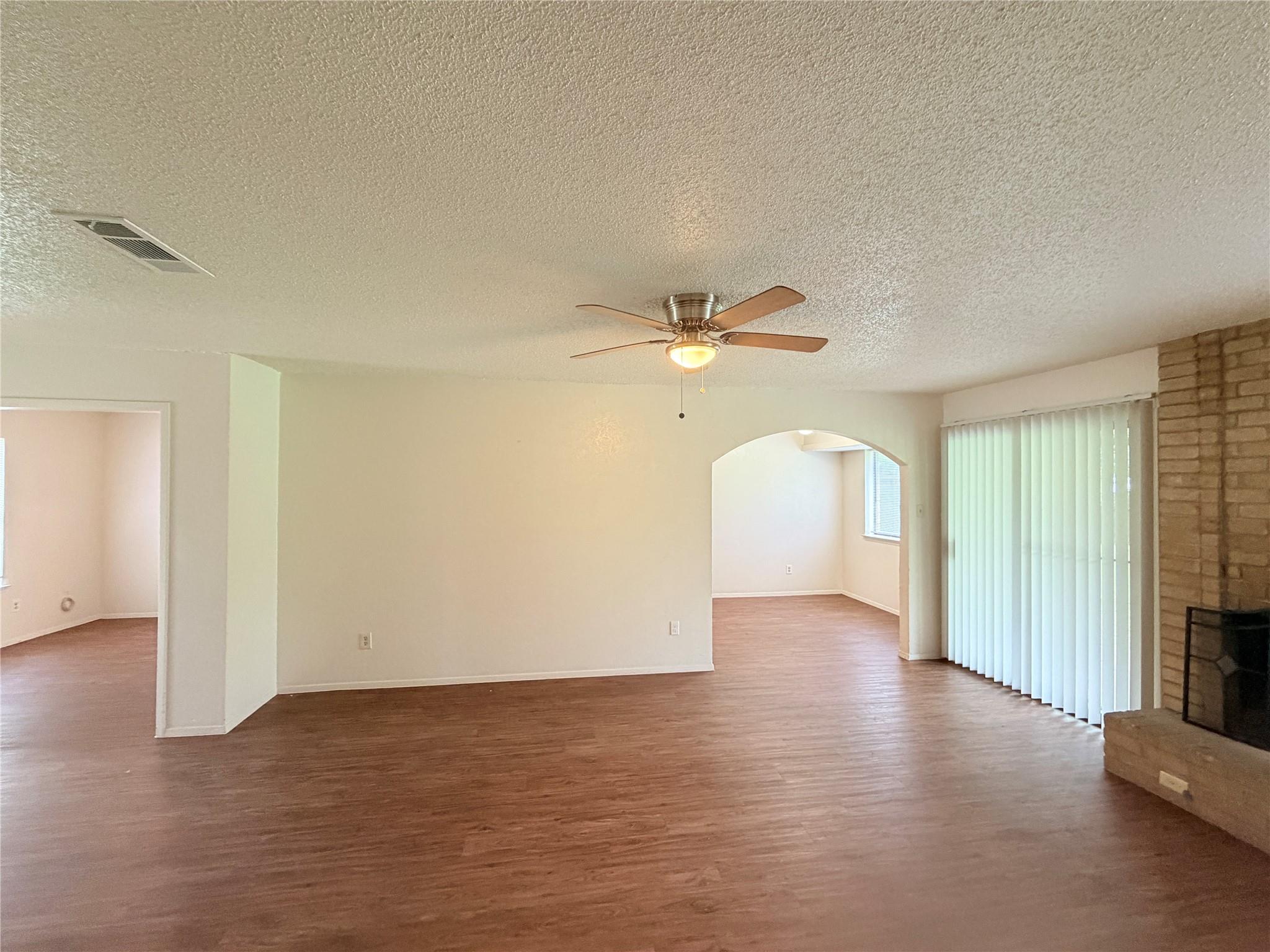 10904 Meadgreen Ct Property Photo 4