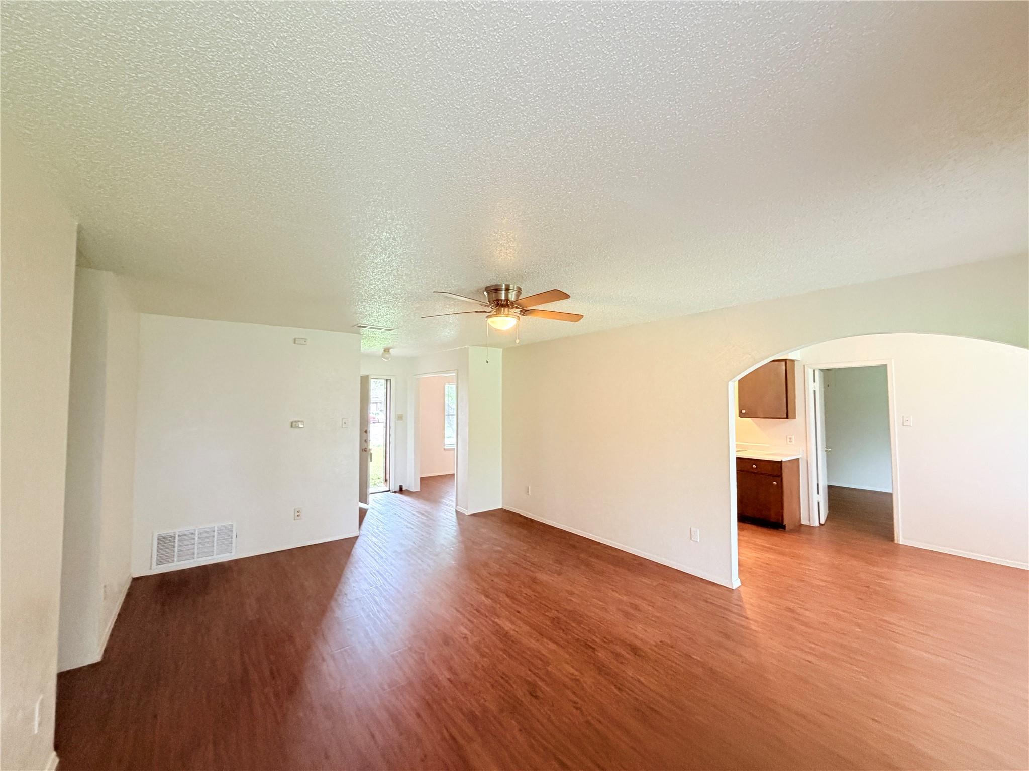 10904 Meadgreen Ct Property Photo 6