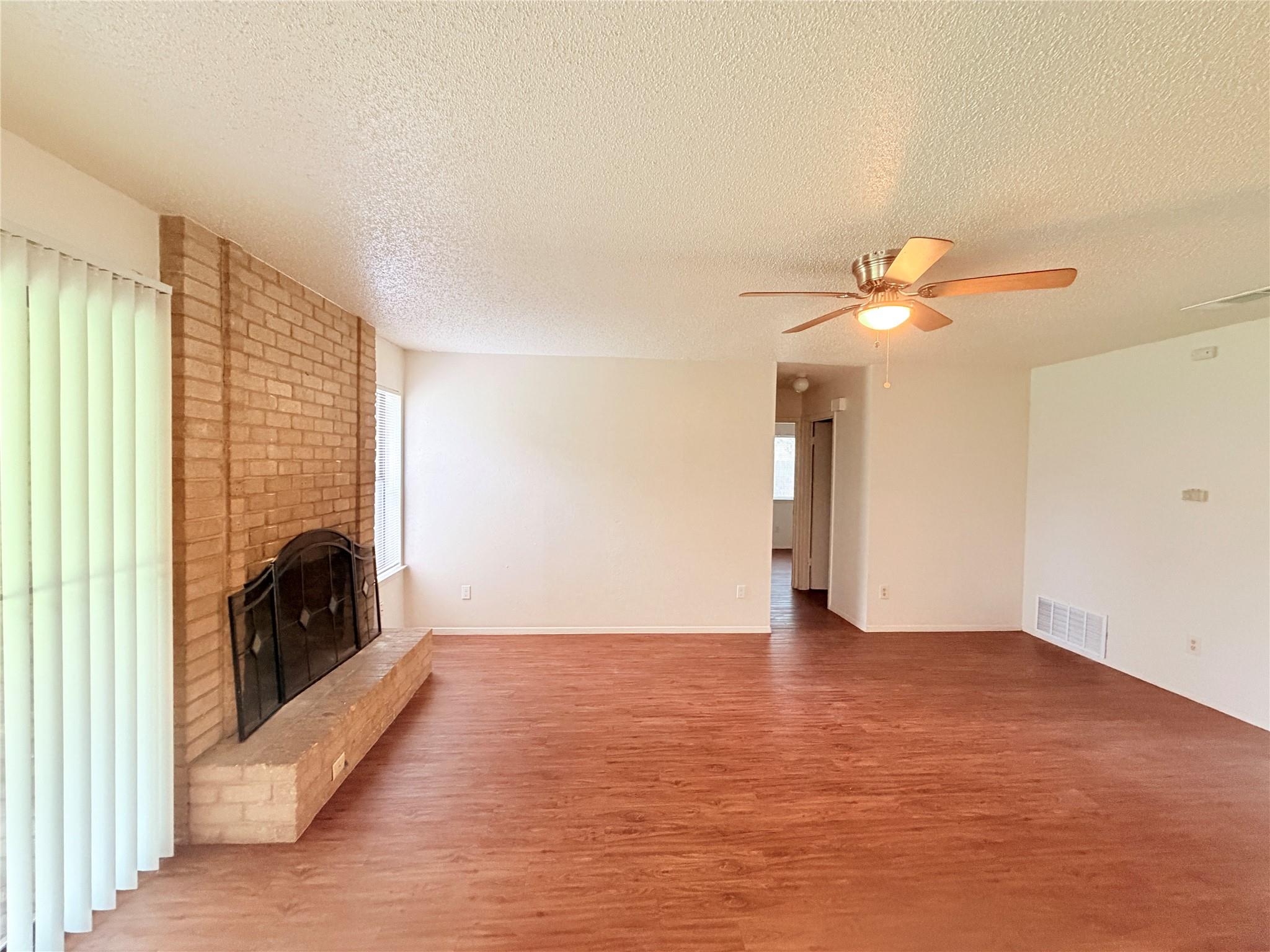 10904 Meadgreen Ct Property Photo 7