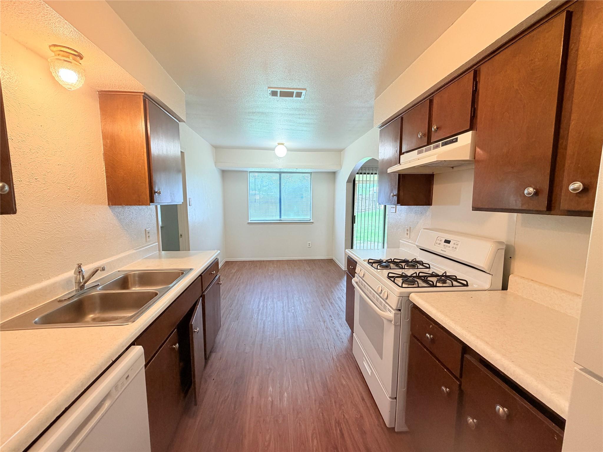 10904 Meadgreen Ct Property Photo 12